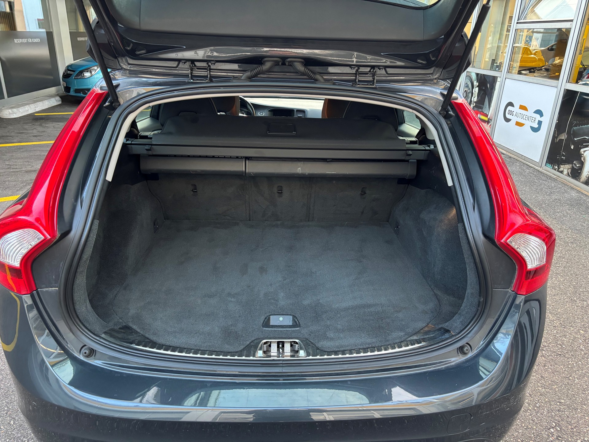 VOLVO V60-image-5