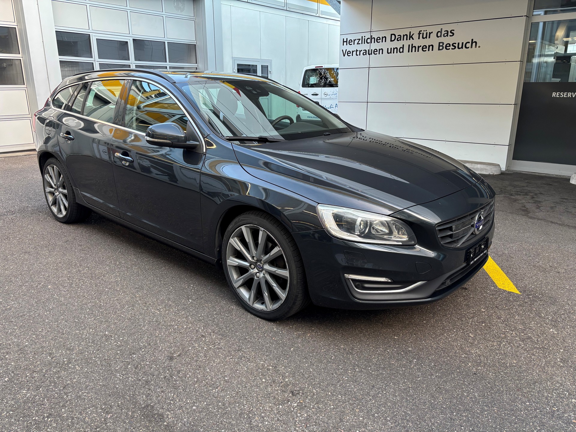 VOLVO V60-image-7