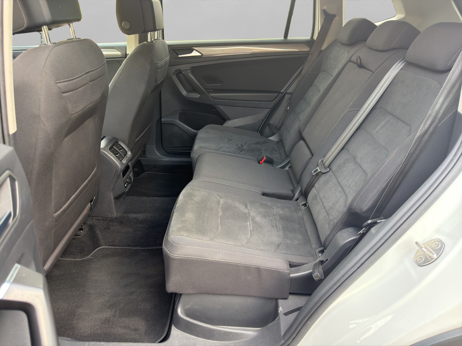 VW Tiguan Allspace 2.0TSI Life 4Motion DSG-image-12