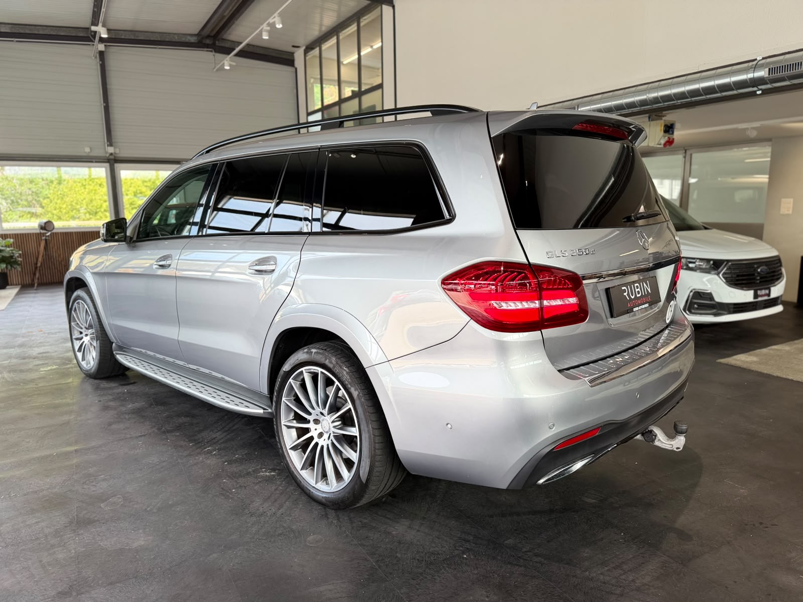 MERCEDES-BENZ GLS 350 d AMG Line 4Matic 9G-TRONIC-showroom-element-2