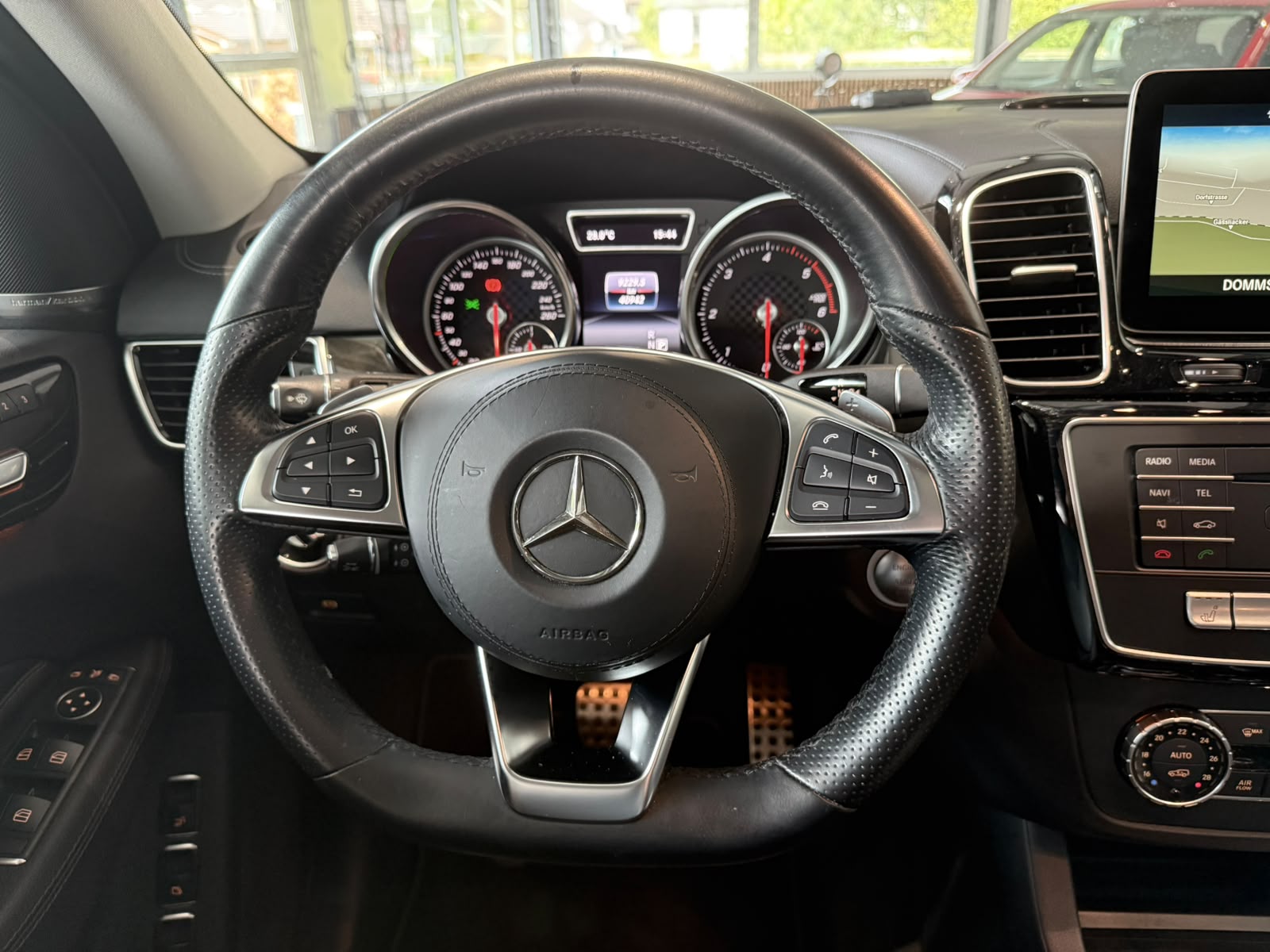 MERCEDES-BENZ GLS 350 d AMG Line 4Matic 9G-TRONIC-image-19
