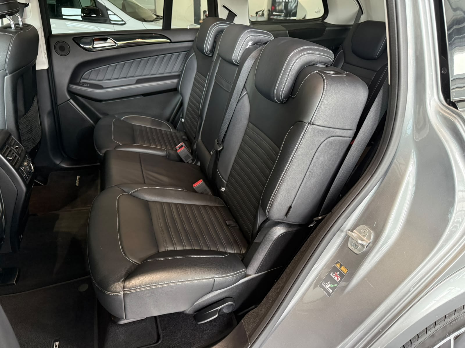 MERCEDES-BENZ GLS 350 d AMG Line 4Matic 9G-TRONIC-image-13