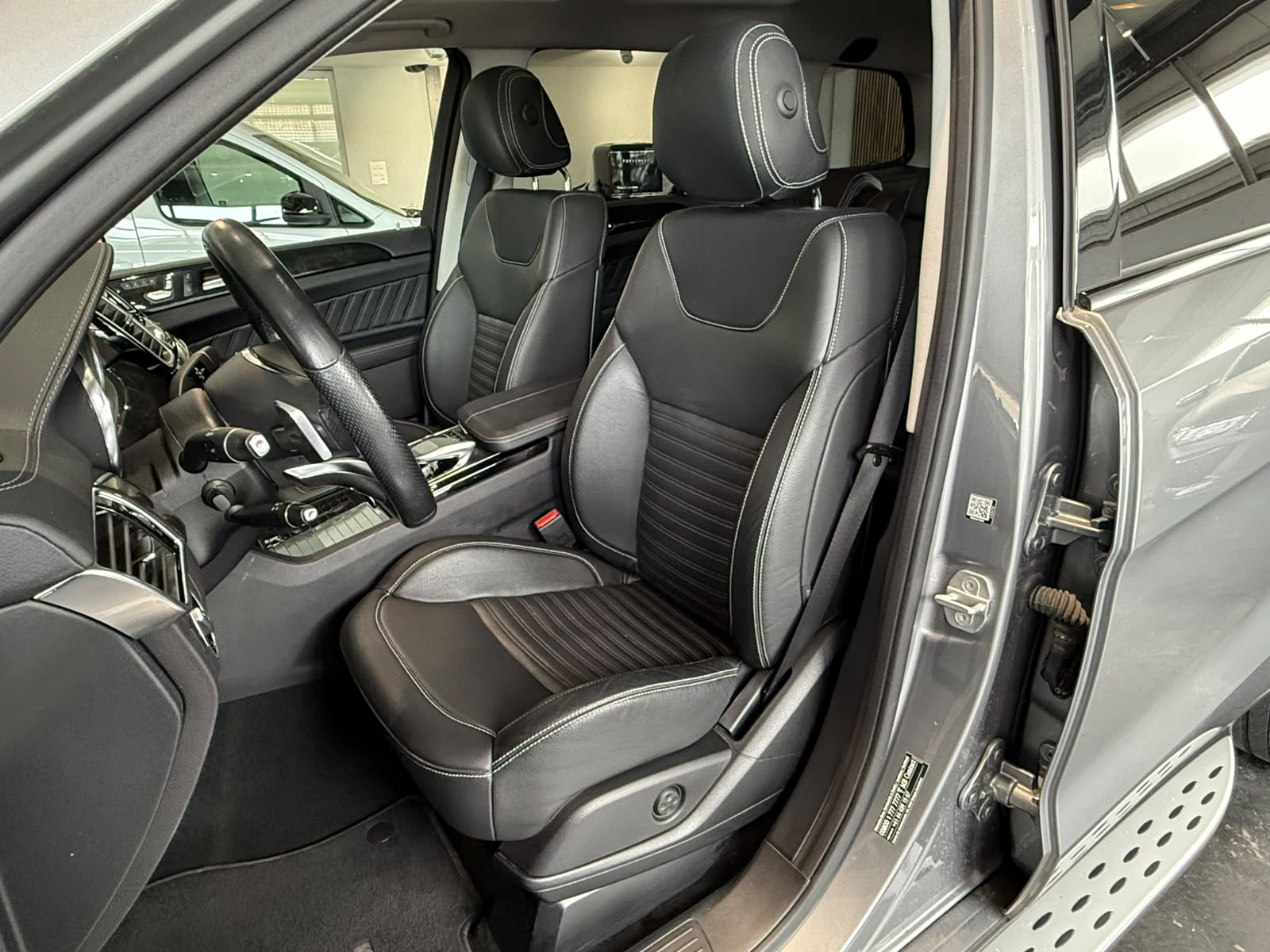 MERCEDES-BENZ GLS 350 d AMG Line 4Matic 9G-TRONIC-image-10