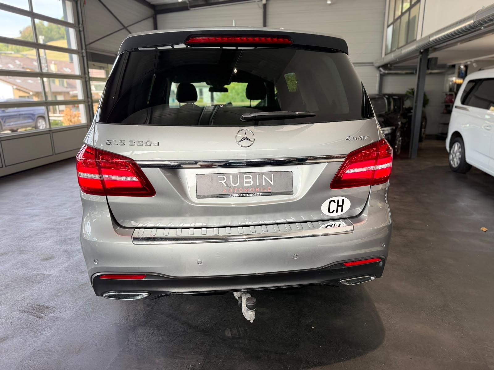 MERCEDES-BENZ GLS 350 d AMG Line 4Matic 9G-TRONIC-showroom-element-3