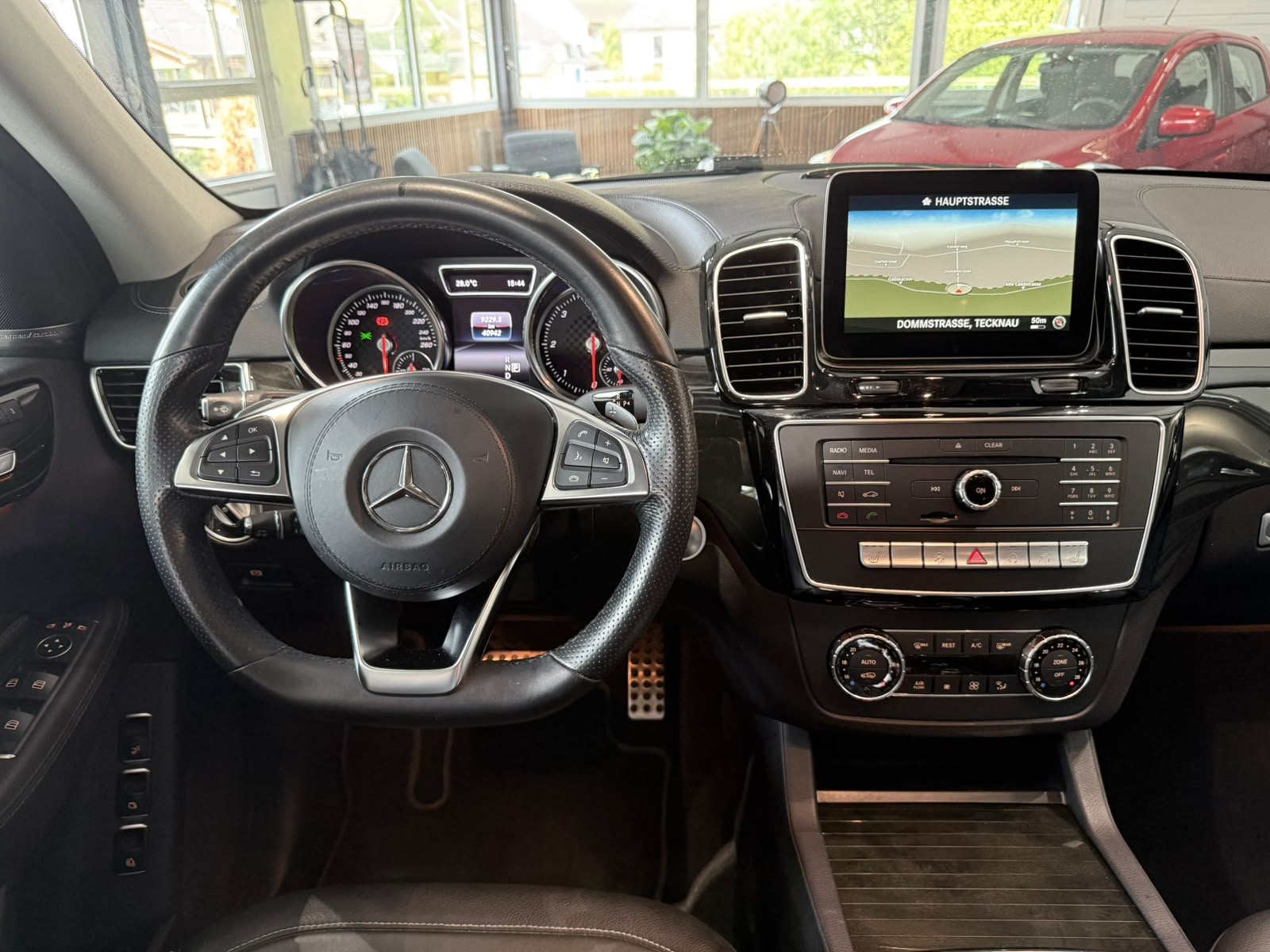MERCEDES-BENZ GLS 350 d AMG Line 4Matic 9G-TRONIC-image-18