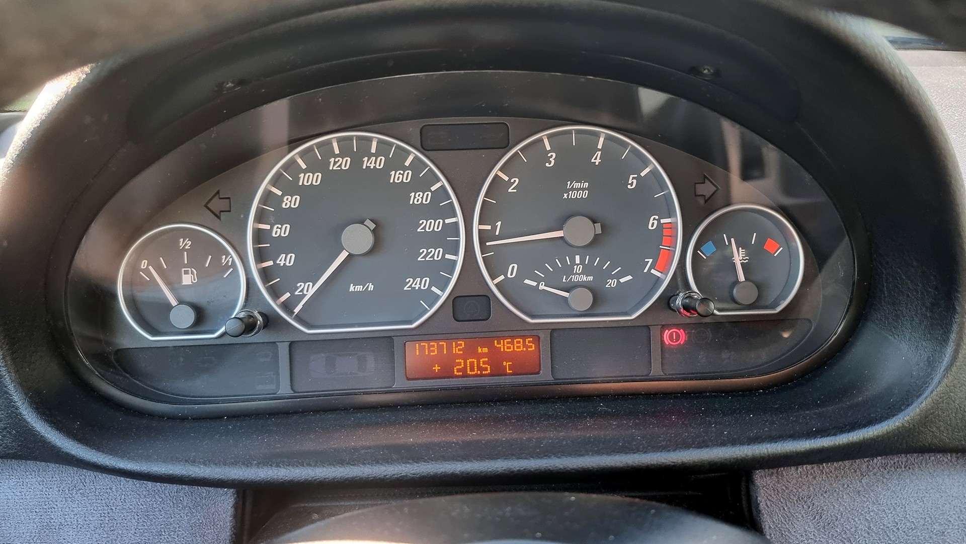 BMW 330Ci-image-10