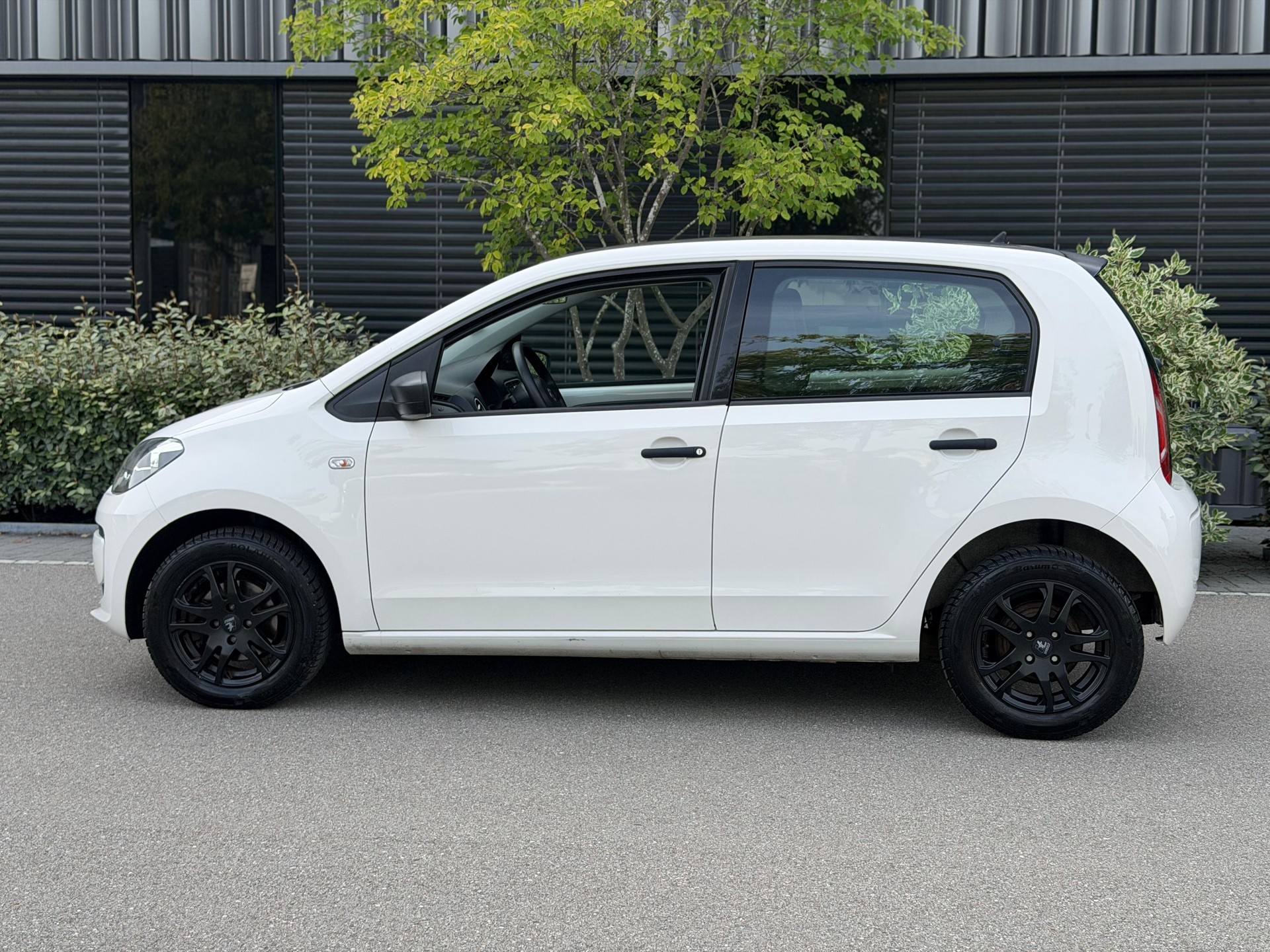 VW Up 1.0 start up-image-1