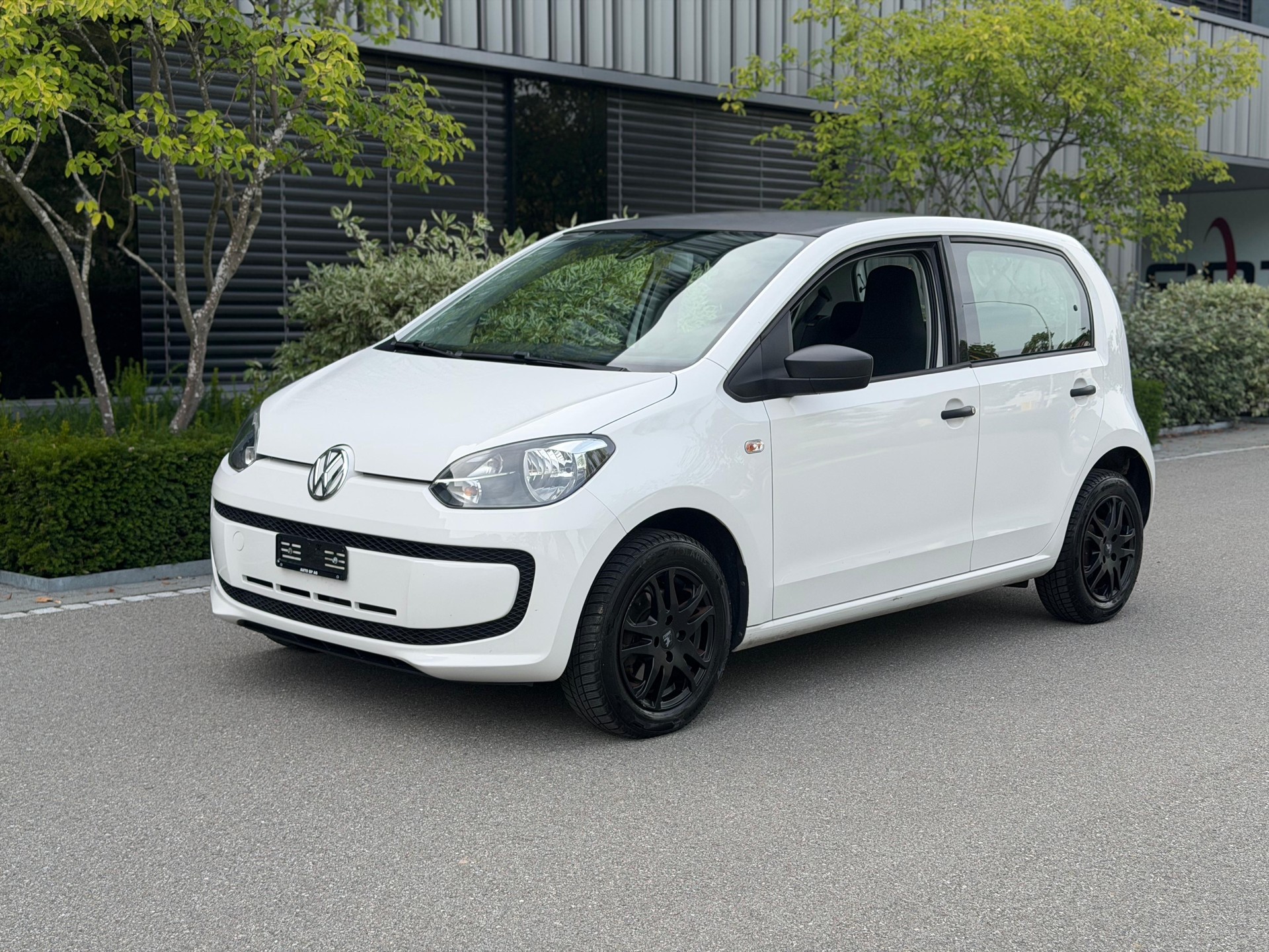 VW Up 1.0 start up-image-0