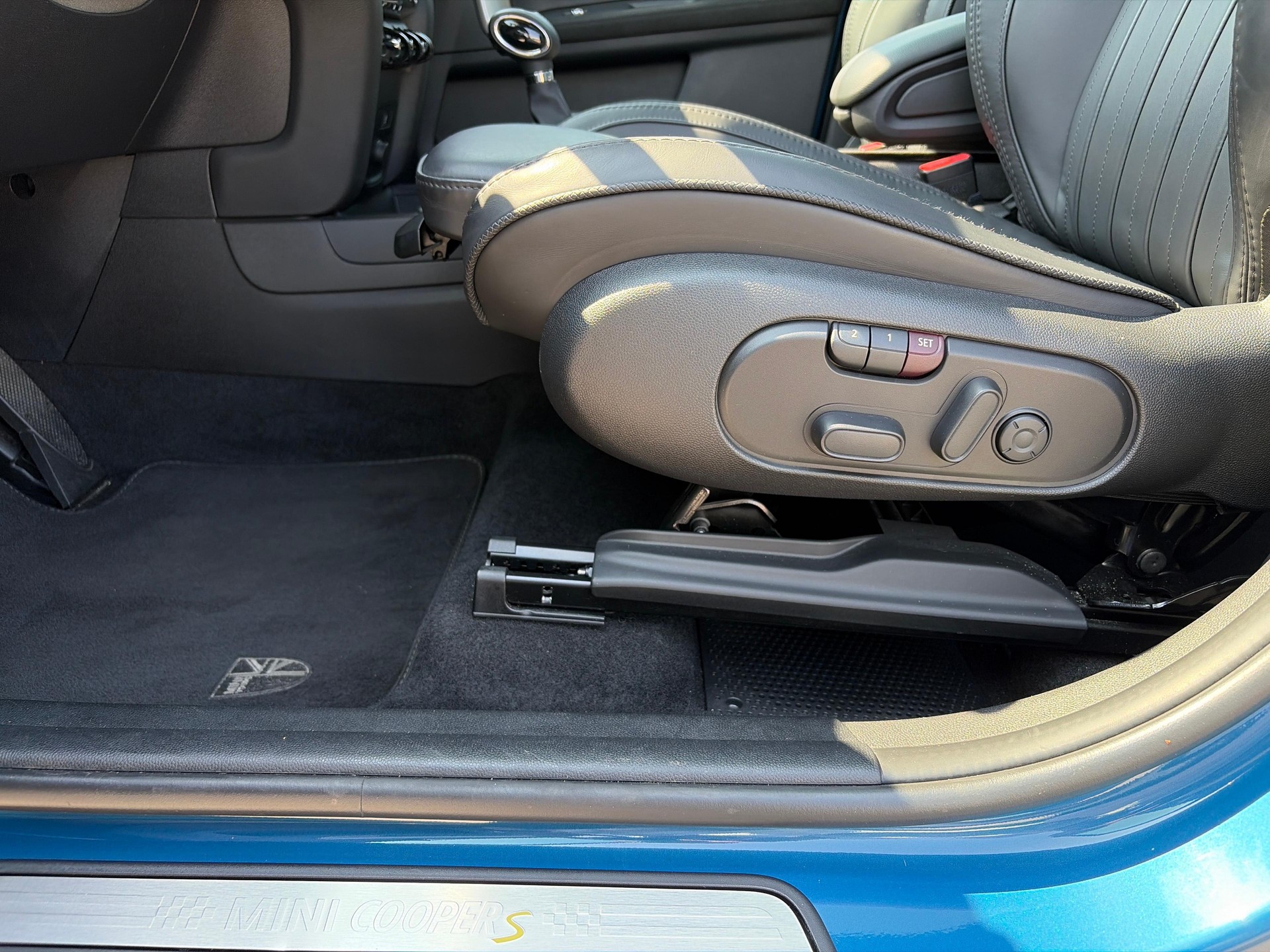MINI Countryman F60 1.5i Cooper S E ALL4-image-12