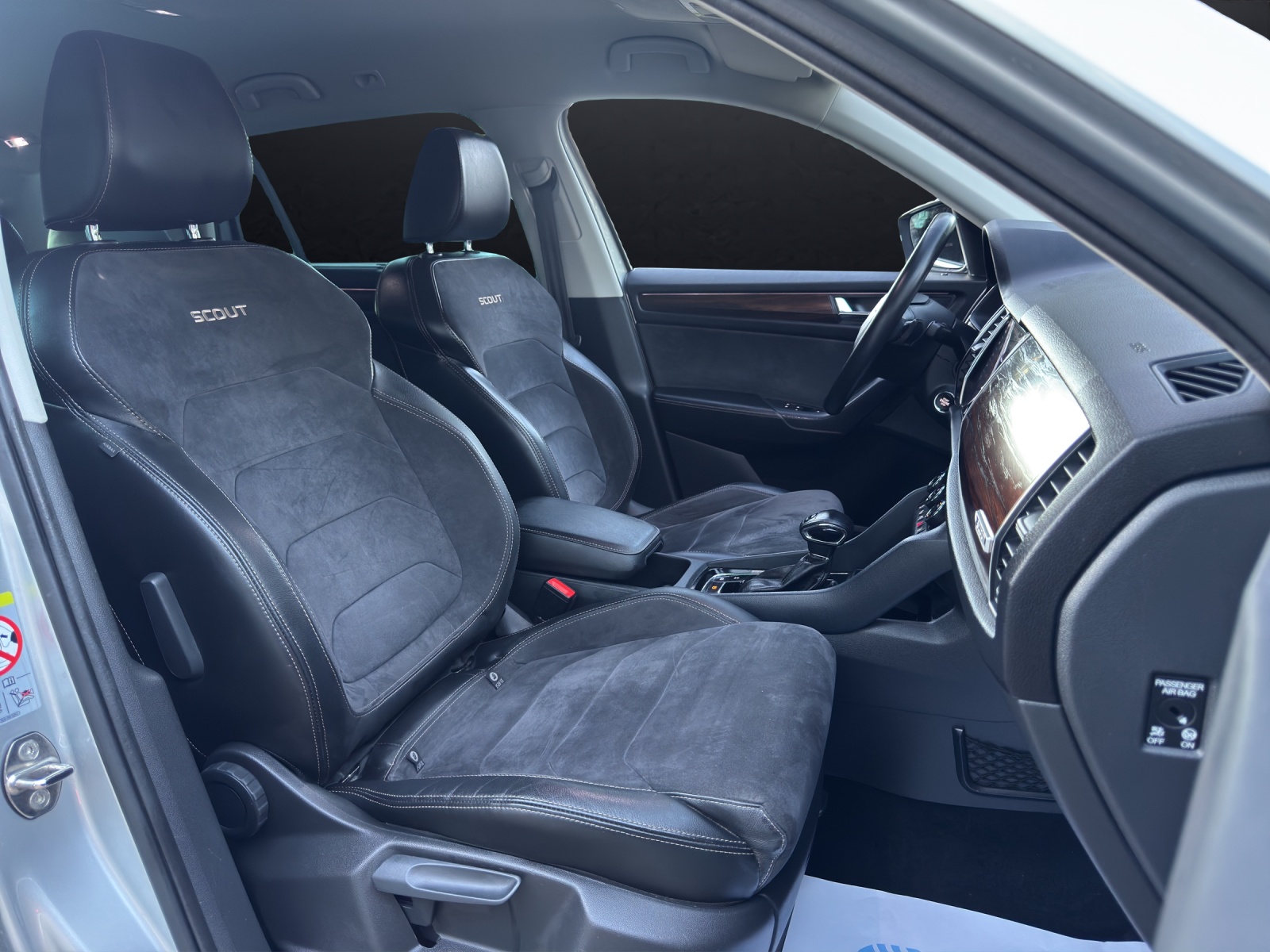 SKODA Kodiaq 2.0 TDI CR Scout 7-Plätze 4x4 DSG Vollausstattung-image-11