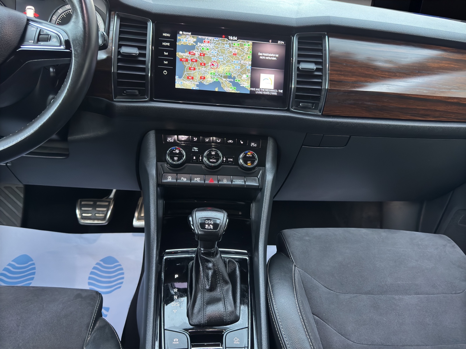 SKODA Kodiaq 2.0 TDI CR Scout 7-Plätze 4x4 DSG Vollausstattung-image-17