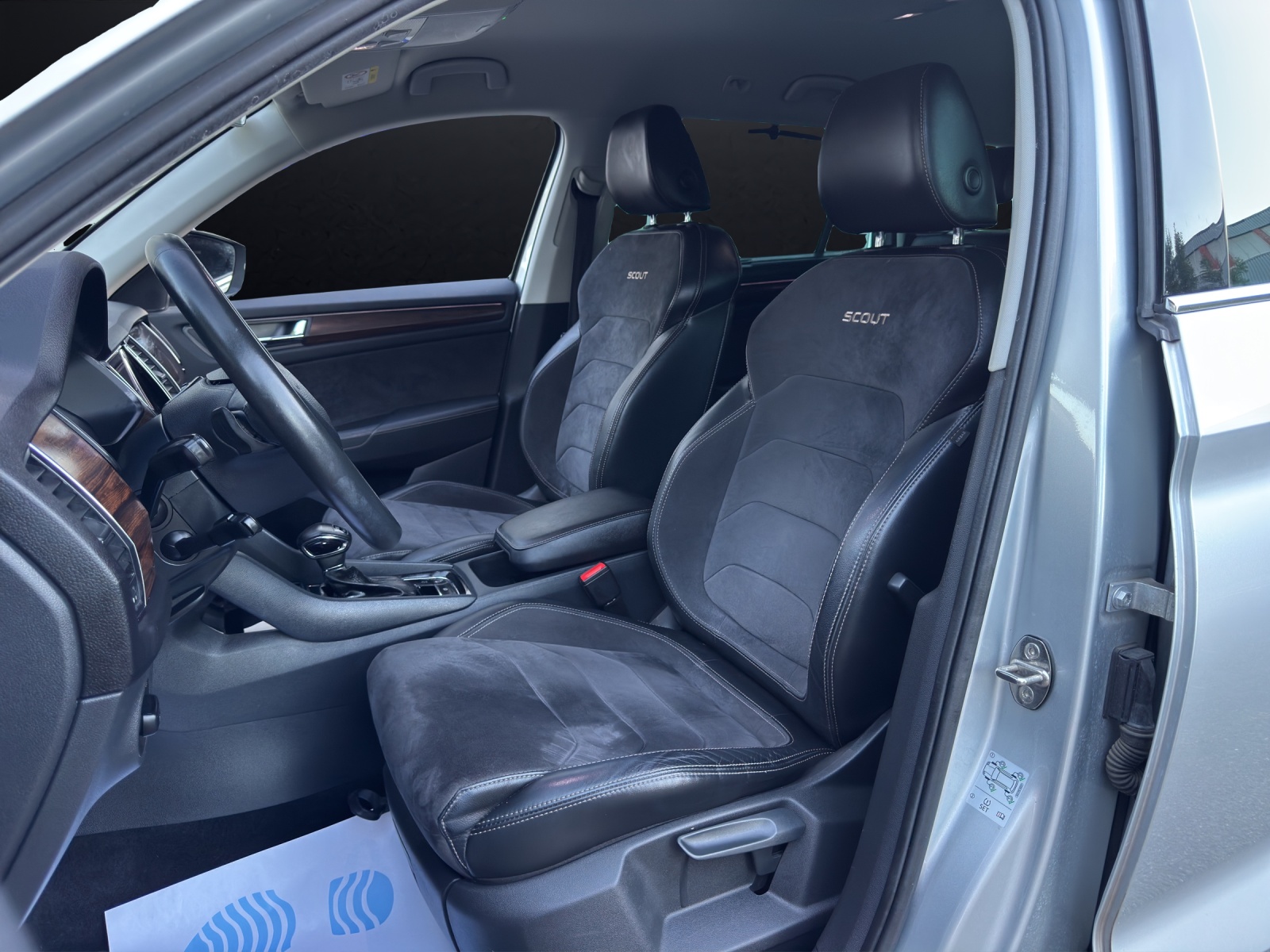 SKODA Kodiaq 2.0 TDI CR Scout 7-Plätze 4x4 DSG Vollausstattung-image-9