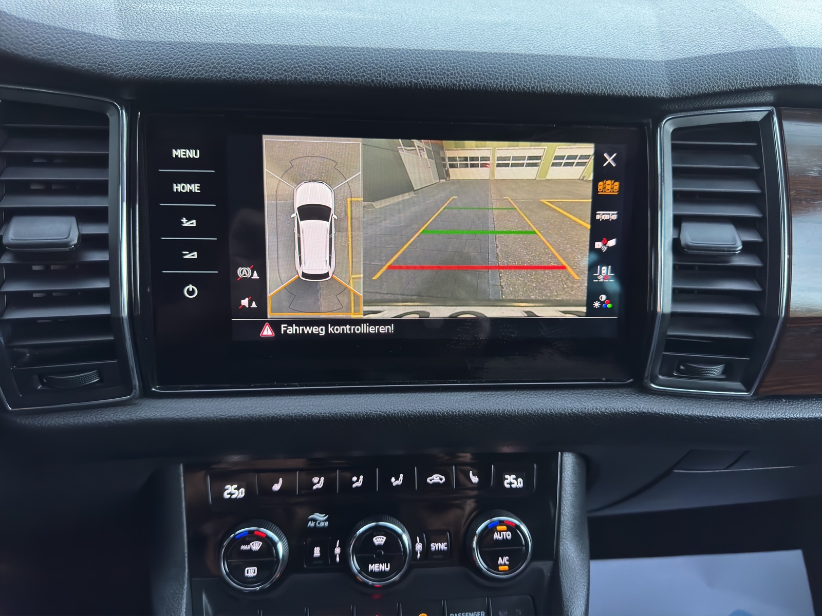 SKODA Kodiaq 2.0 TDI CR Scout 7-Plätze 4x4 DSG Vollausstattung-image-26