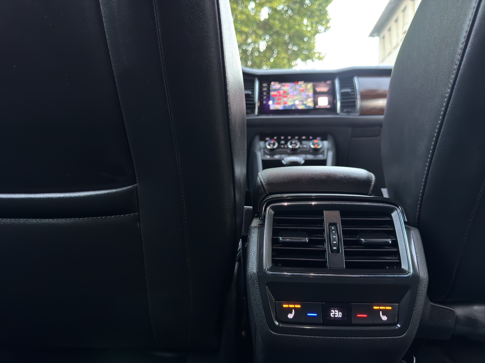 SKODA Kodiaq 2.0 TDI CR Scout 7-Plätze 4x4 DSG Vollausstattung-image-16