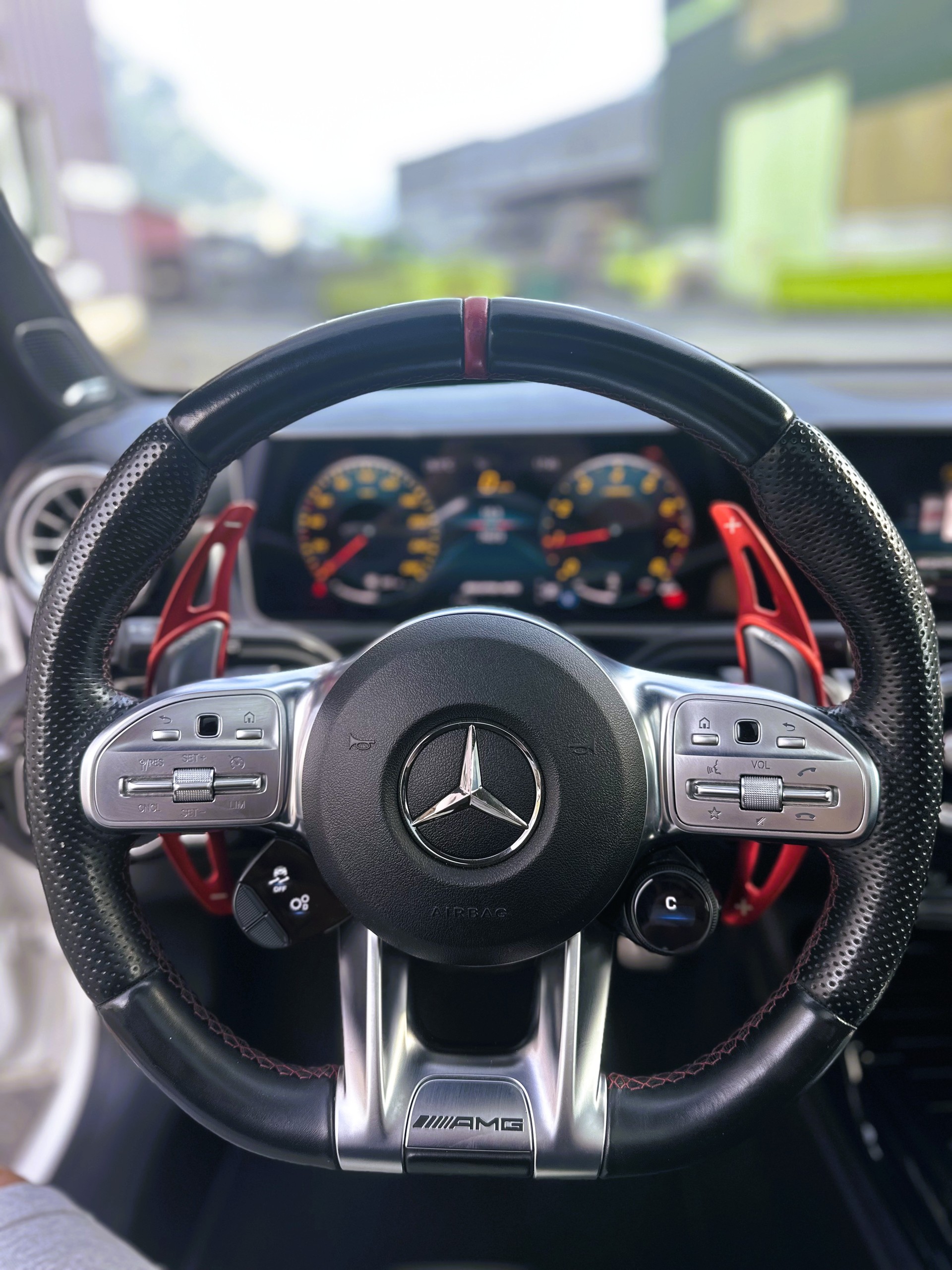 MERCEDES-BENZ A 35 AMG 4matic-image-4