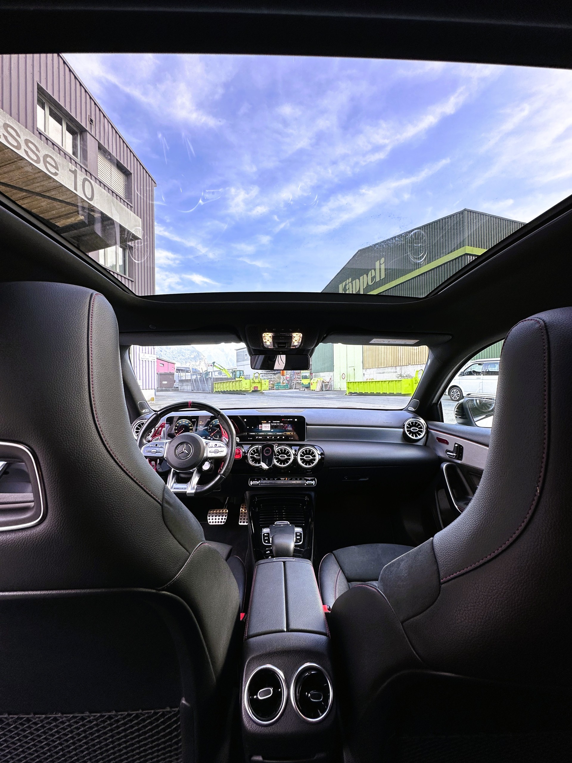 MERCEDES-BENZ A 35 AMG 4matic-image-3
