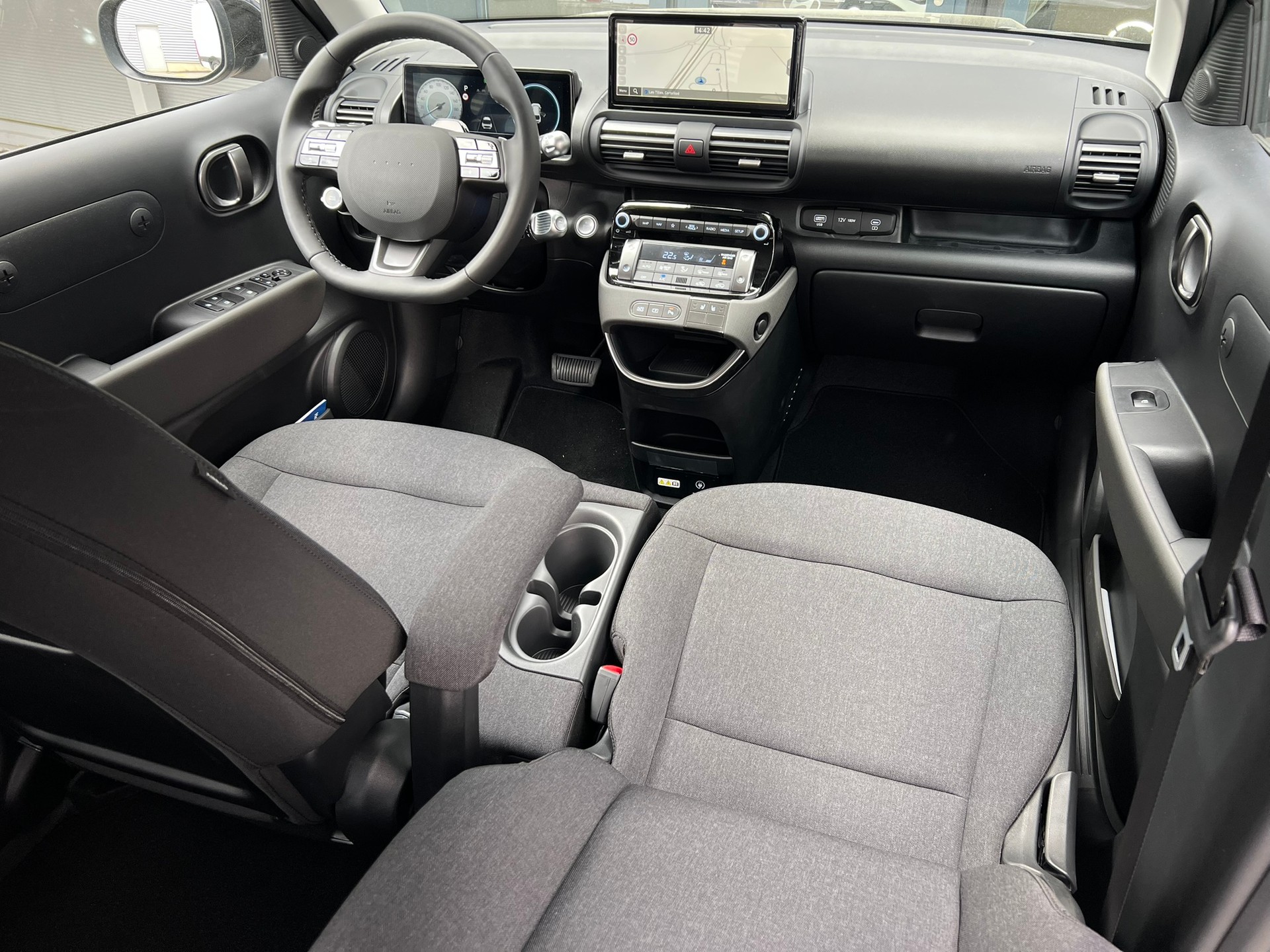HYUNDAI Inster 49kWh Amplia-image-7