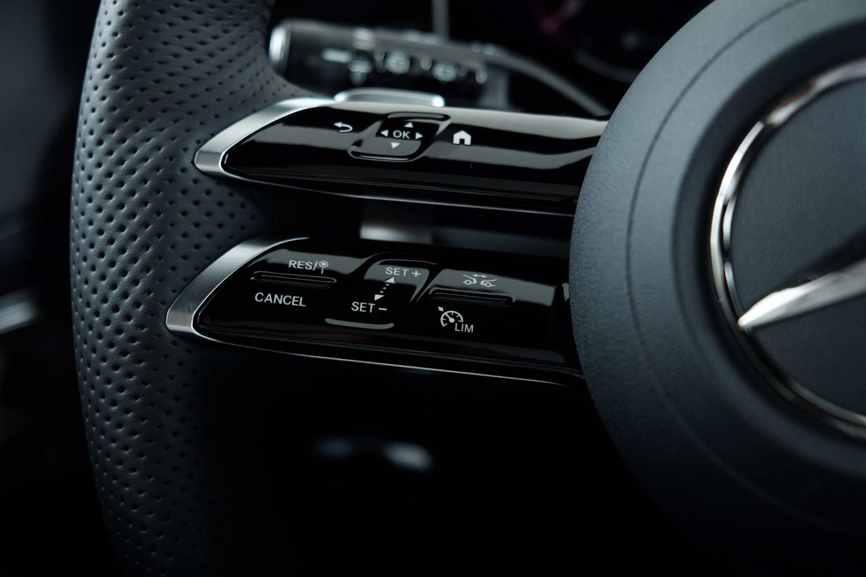 MERCEDES-BENZ GLC 300 AMG Line 4matic X254-image-7