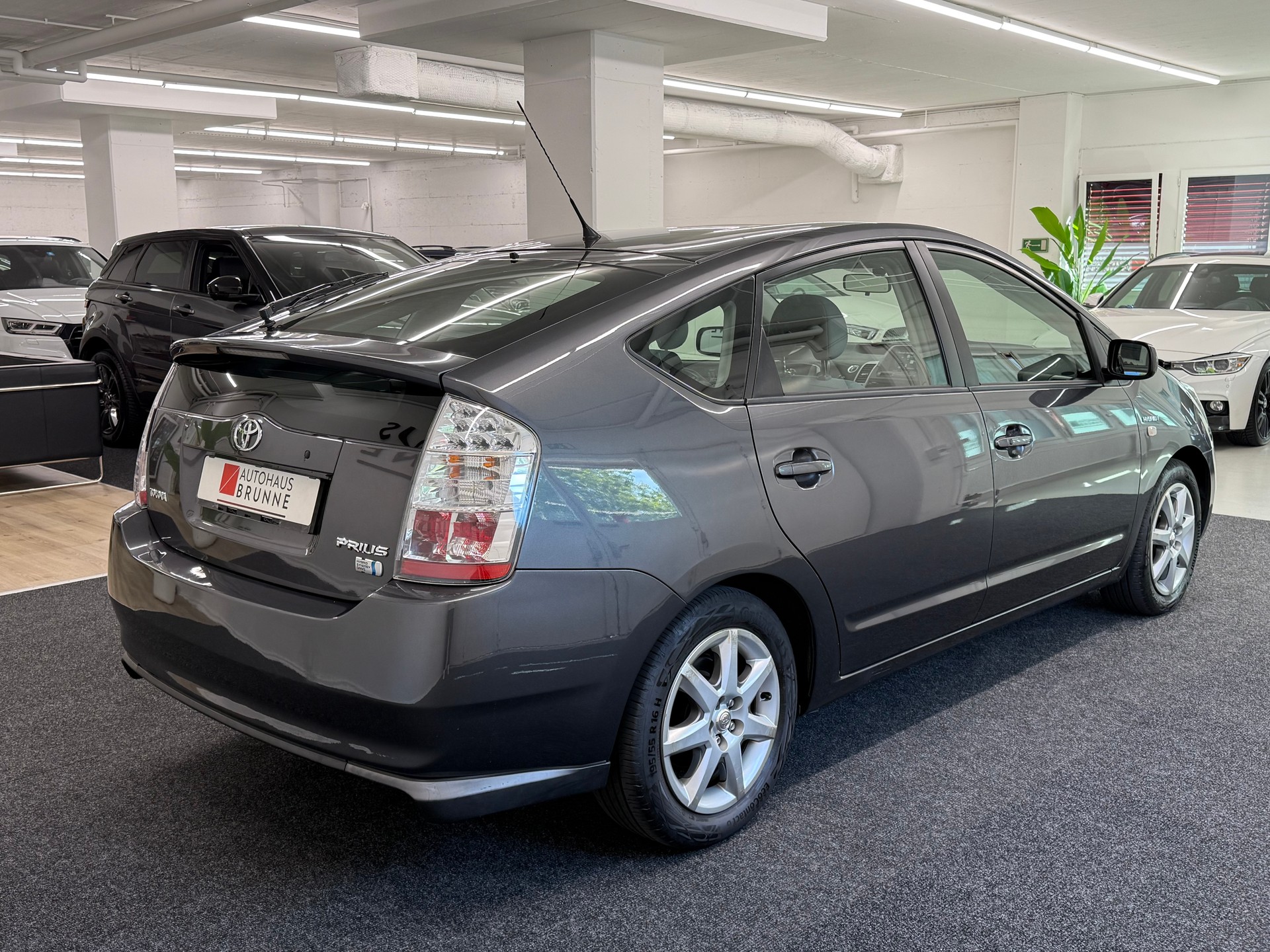 TOYOTA Prius 1.5 16V Hybrid-image-3