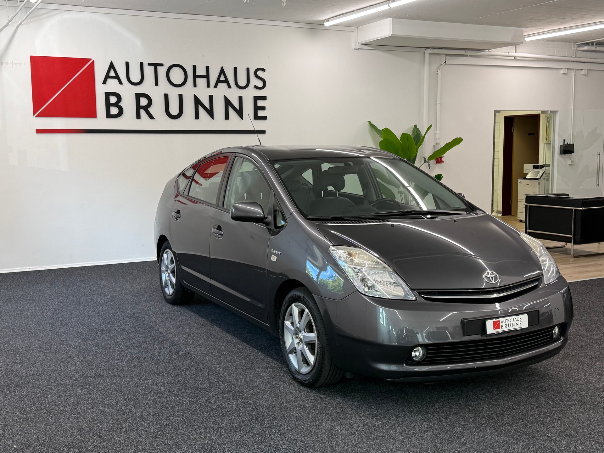 TOYOTA Prius 1.5 16V Hybrid-image-2