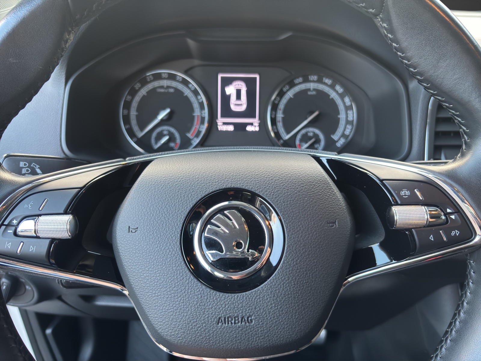 SKODA Karoq 2.0 TDI CR Ambition 4x4 DSG-image-5