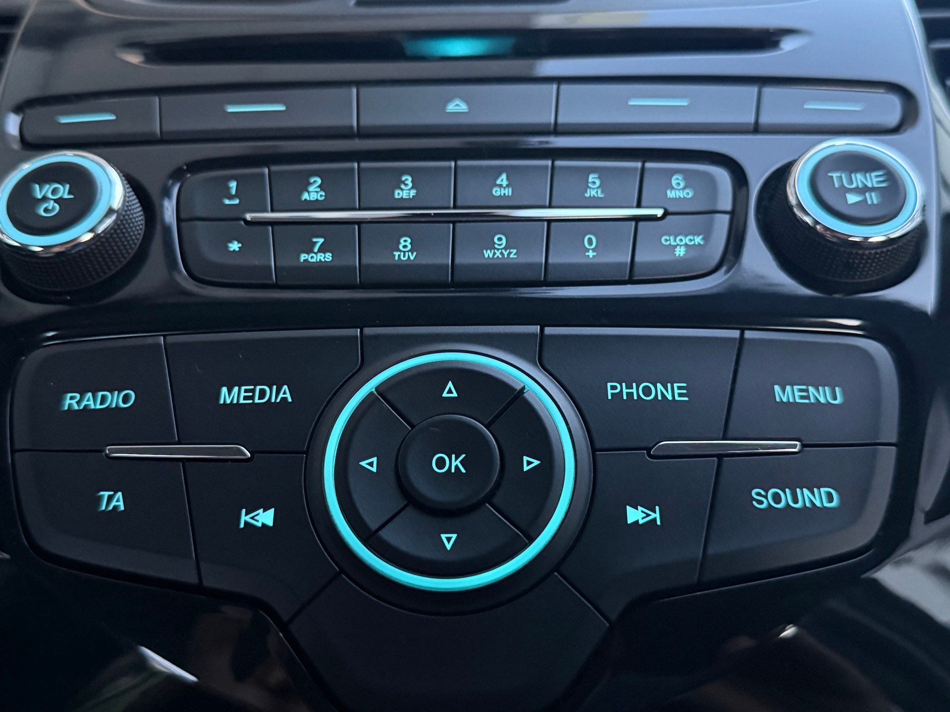 FORD KA+ 1.2 Ti-VCT Cool&Sound-image-16