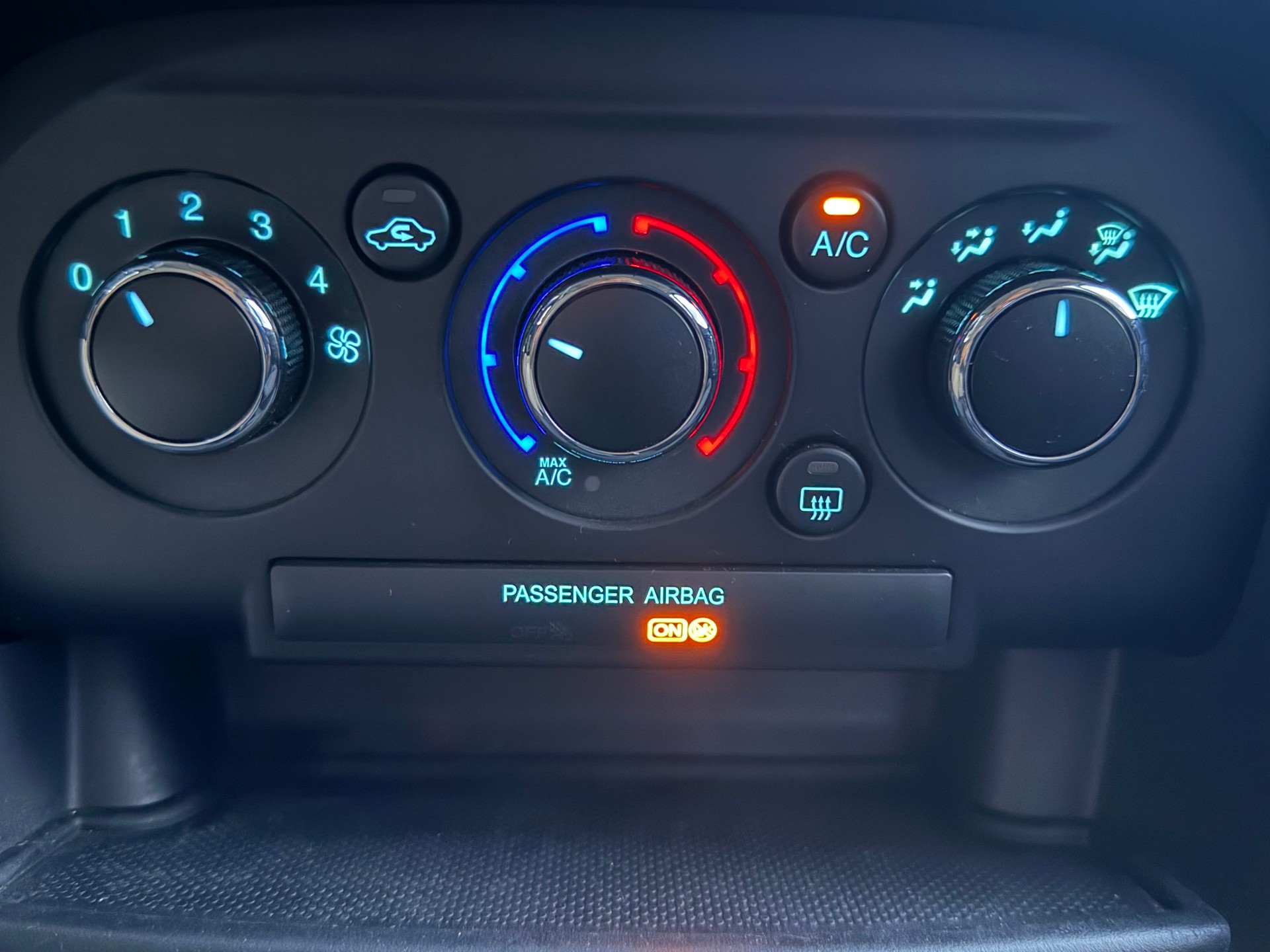FORD KA+ 1.2 Ti-VCT Cool&Sound-image-17