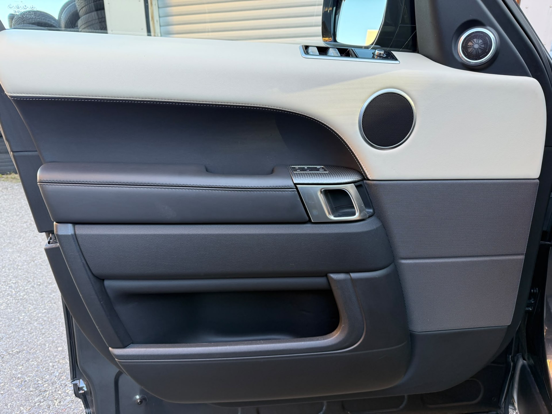 LAND ROVER Range Rover Sport 3.0 SDV6 HSE Dynamic-image-13