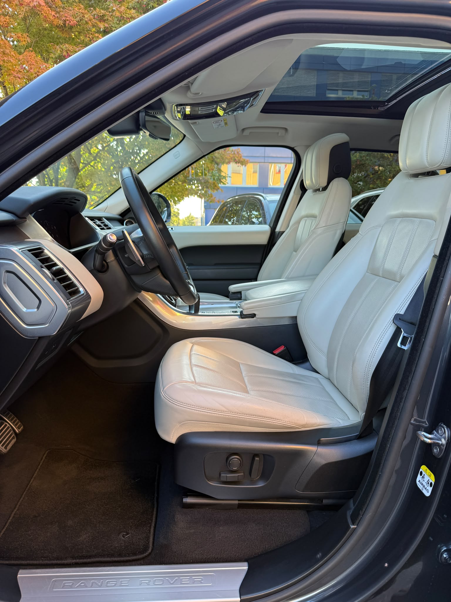 LAND ROVER Range Rover Sport 3.0 SDV6 HSE Dynamic-image-17