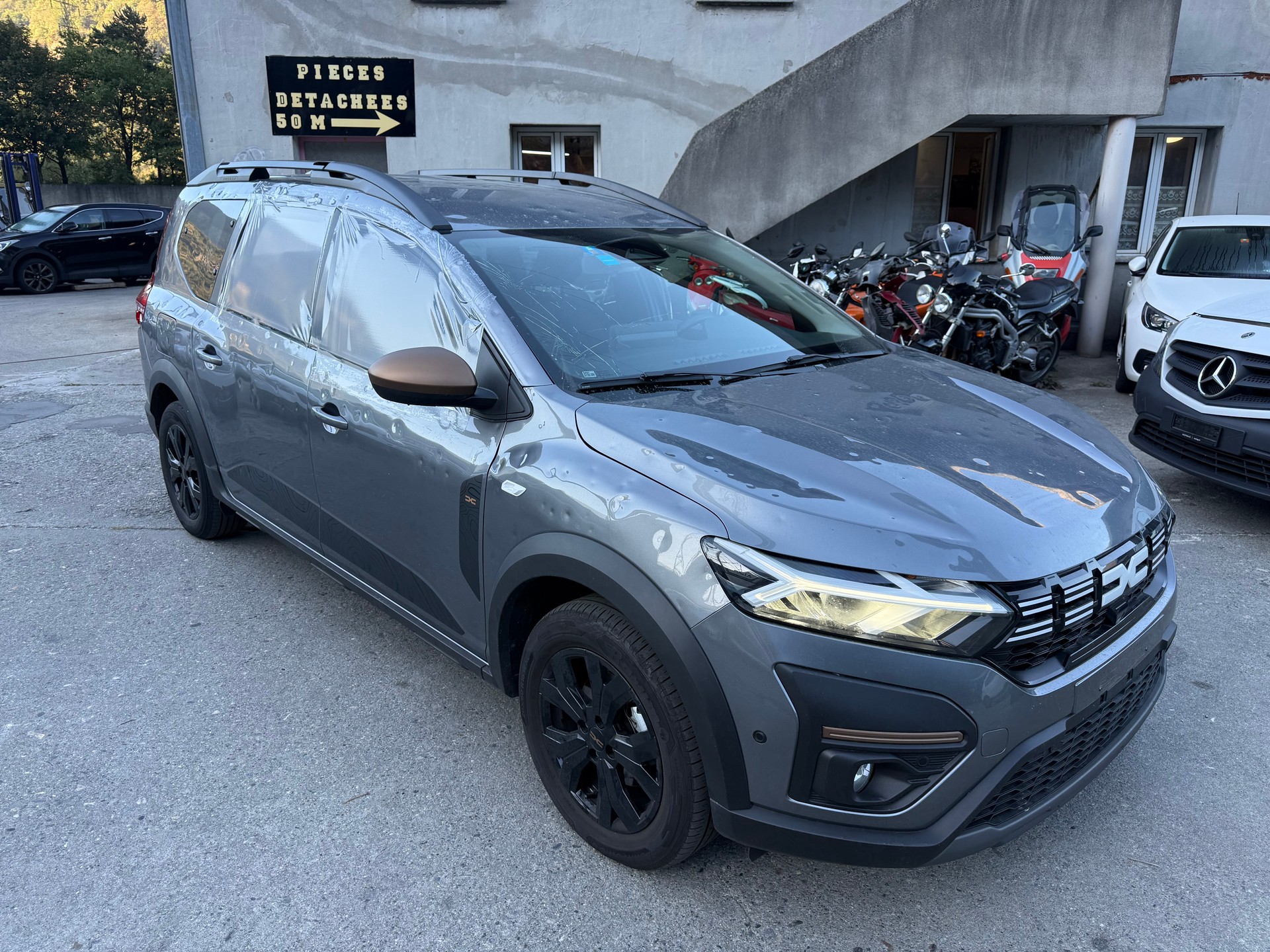 DACIA Jogger HEV 140 Expression-image-3