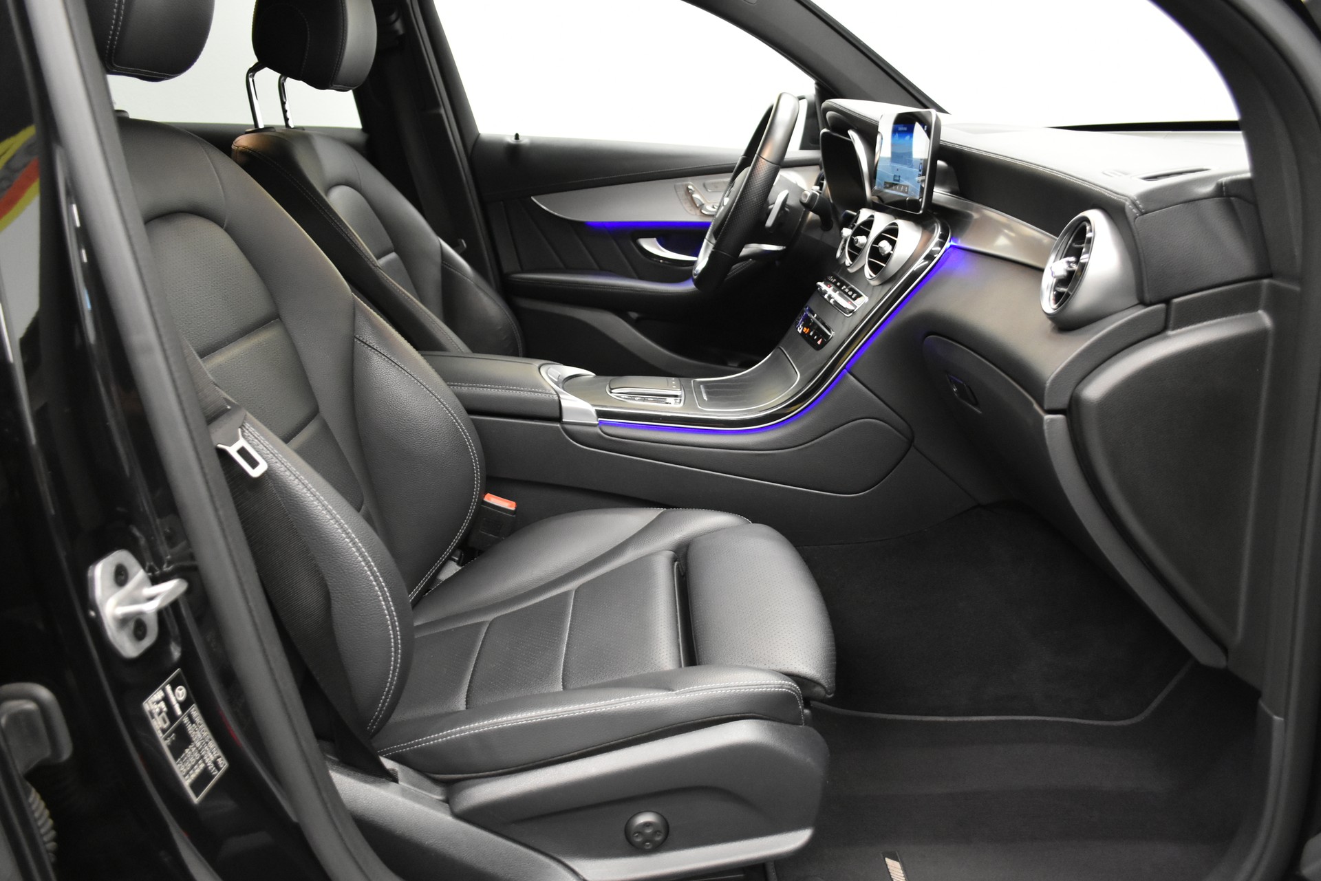 MERCEDES-BENZ GLC Coupé 200 AMG Line 4Matic 9G-Tronic-image-3