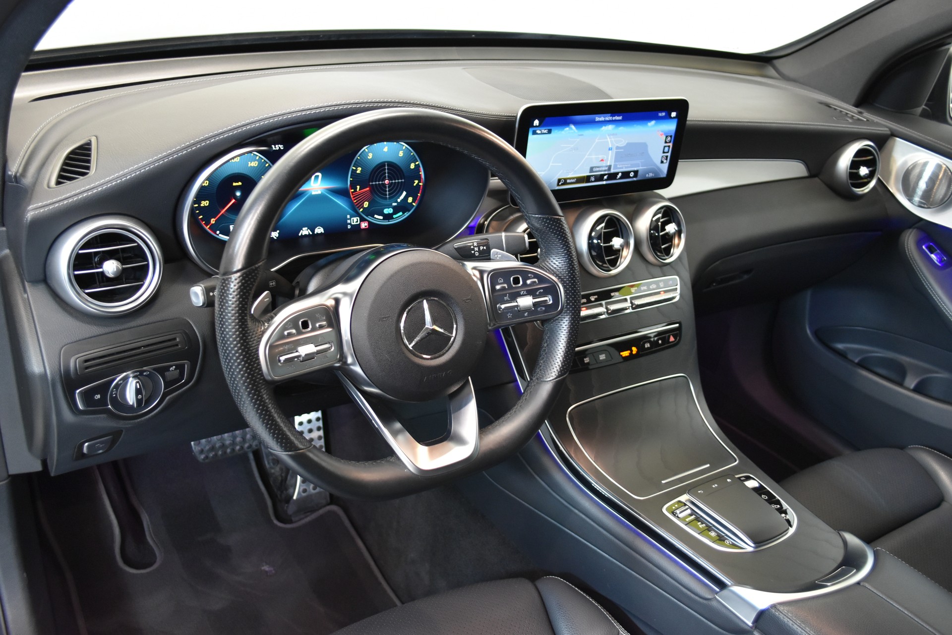 MERCEDES-BENZ GLC Coupé 200 AMG Line 4Matic 9G-Tronic-image-2