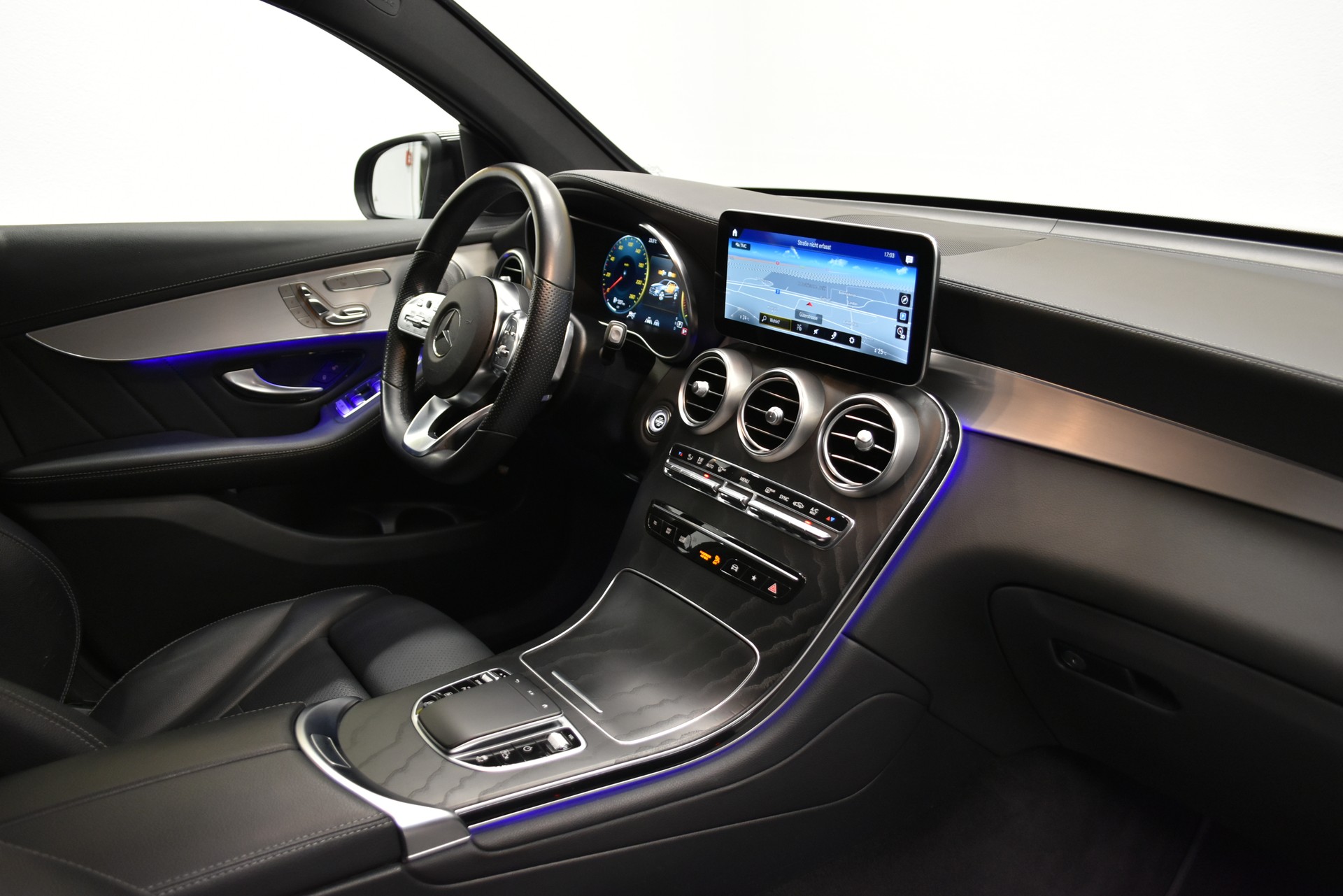 MERCEDES-BENZ GLC Coupé 200 AMG Line 4Matic 9G-Tronic-image-4