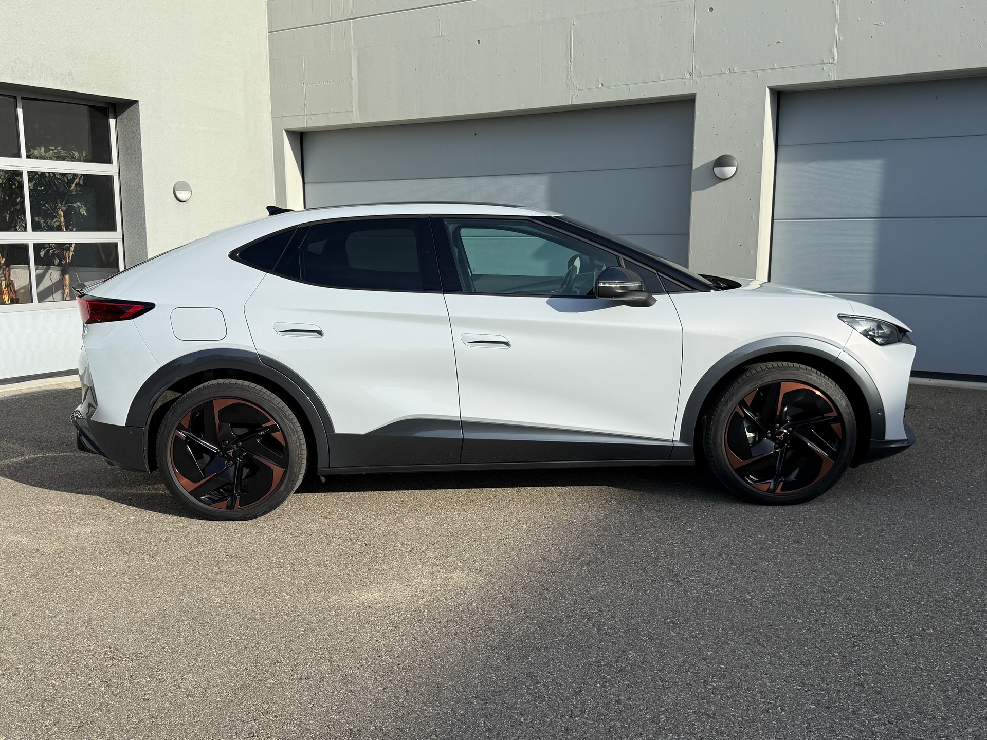 CUPRA Tavascan Type 9 77 kWh VZ Adrenaline mit Wärmepumpe & 5 Jahre Werksgarantie-image-6