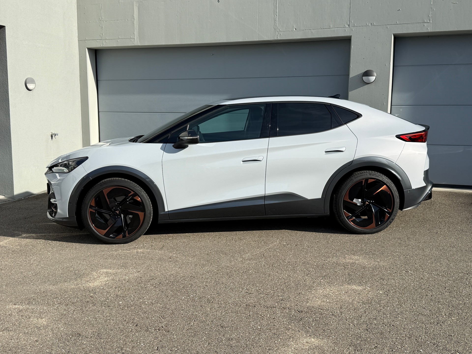 CUPRA Tavascan Type 9 77 kWh VZ Adrenaline mit Wärmepumpe & 5 Jahre Werksgarantie-image-5