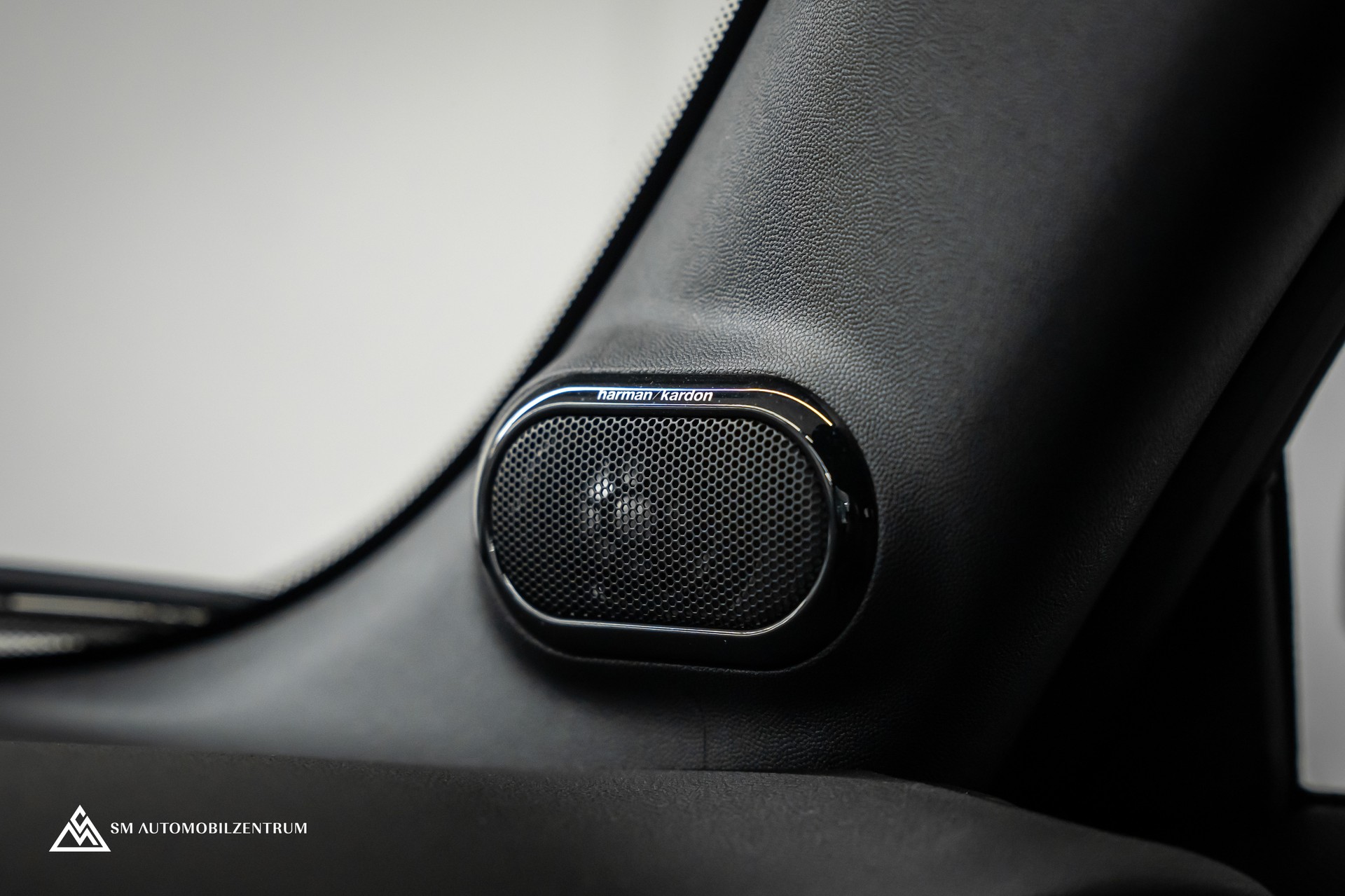 MINI Cabrio F57 2.0i John Cooper Works SAG / CH / Chili / Head-Up / Rückfahrkamera / Harman&Kardon-image-26