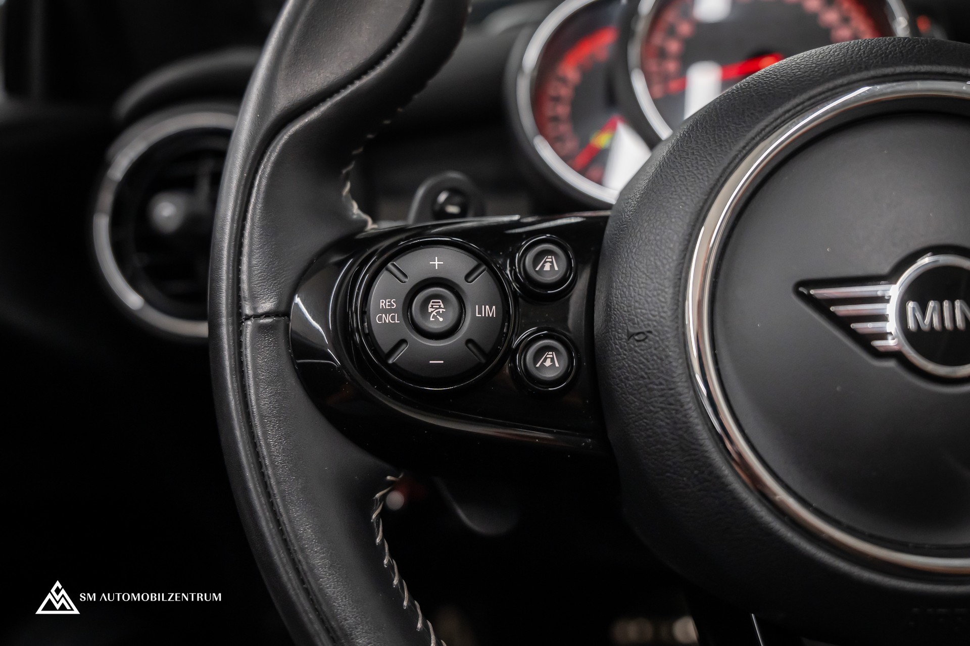 MINI Cabrio F57 2.0i John Cooper Works SAG / CH / Chili / Head-Up / Rückfahrkamera / Harman&Kardon-image-19