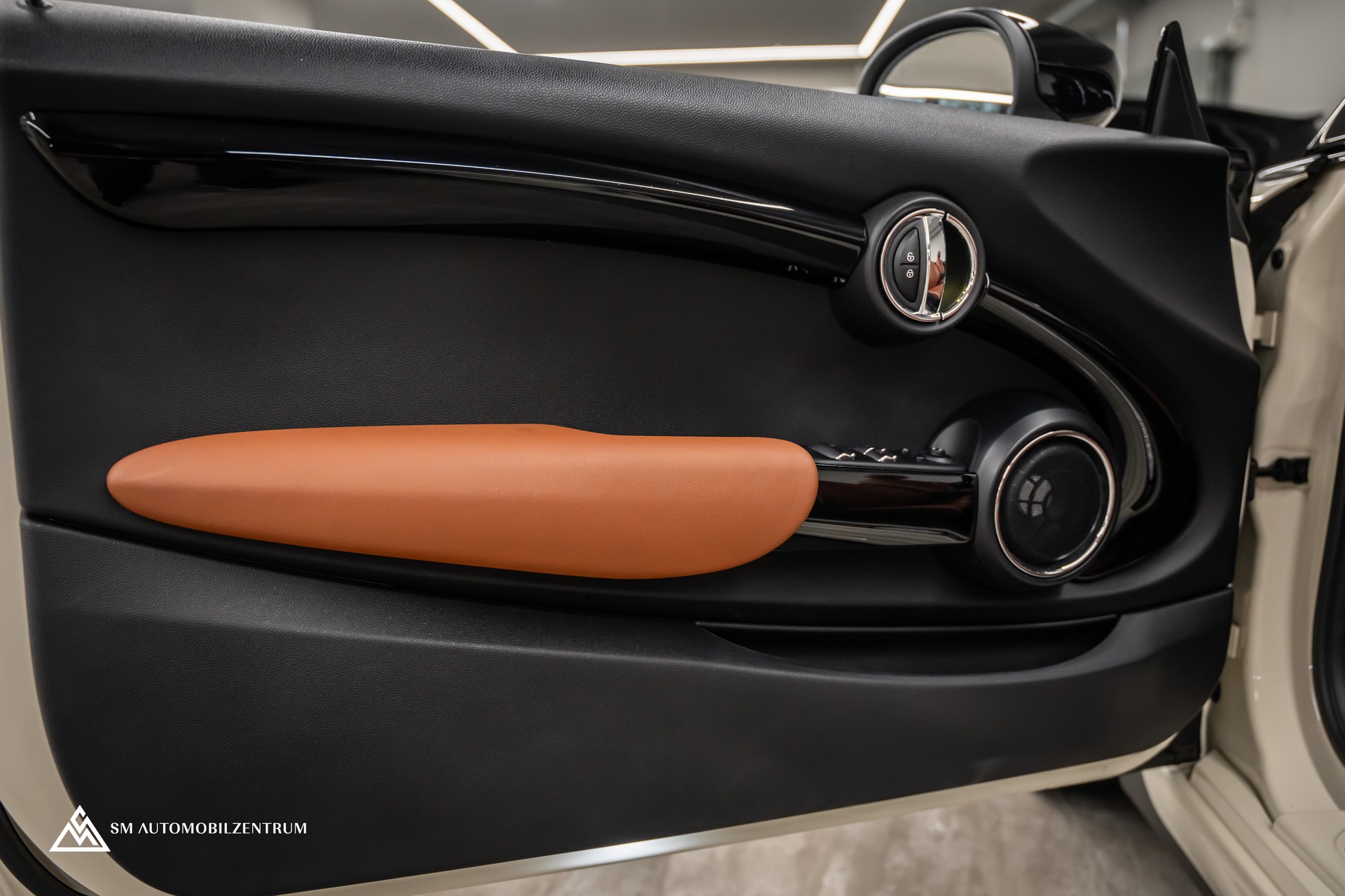 MINI Cabrio F57 2.0i John Cooper Works SAG / CH / Chili / Head-Up / Rückfahrkamera / Harman&Kardon-image-18