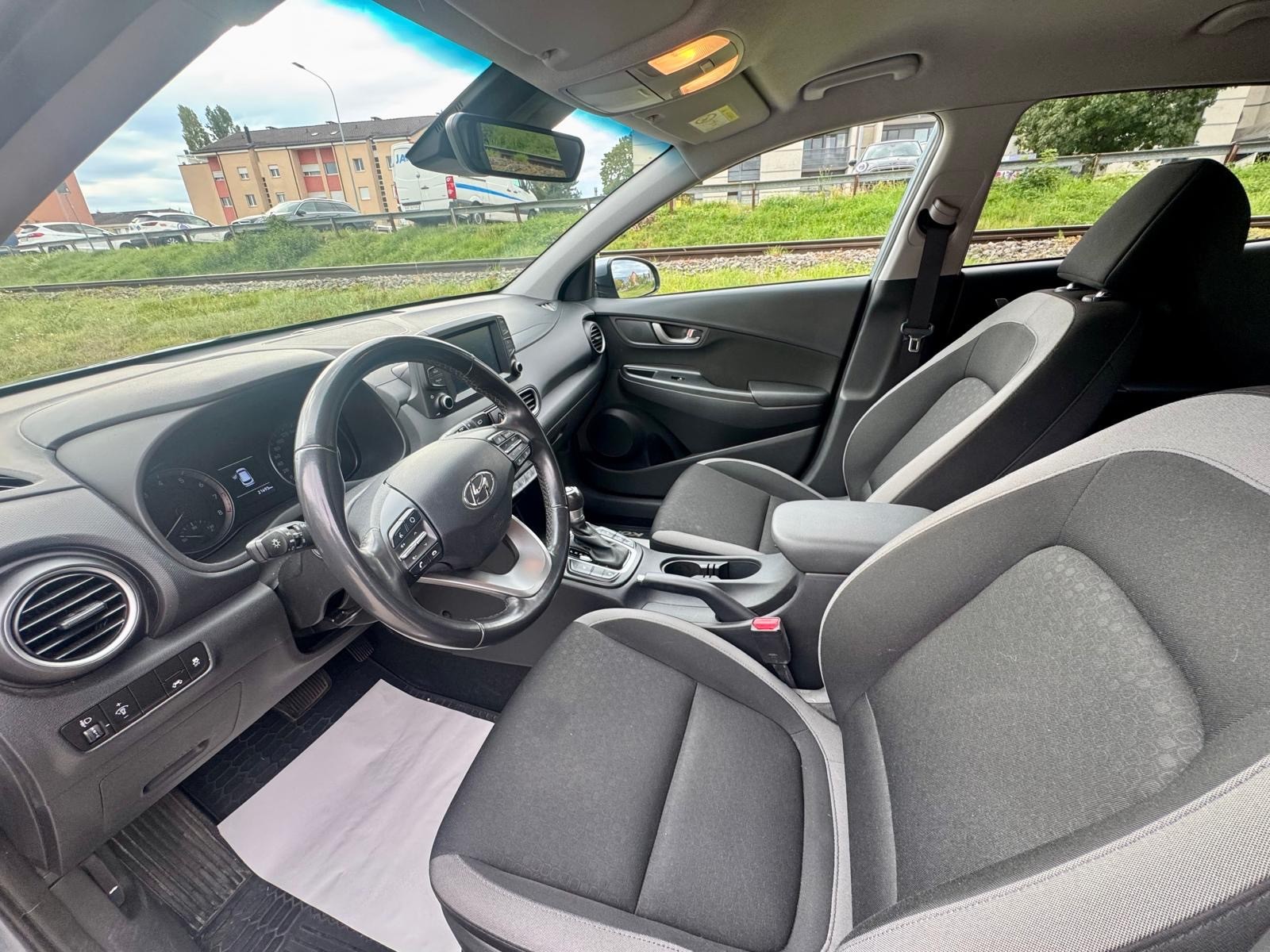 HYUNDAI Kona 1.6 T-GDi Launch 4WD DCT-image-9