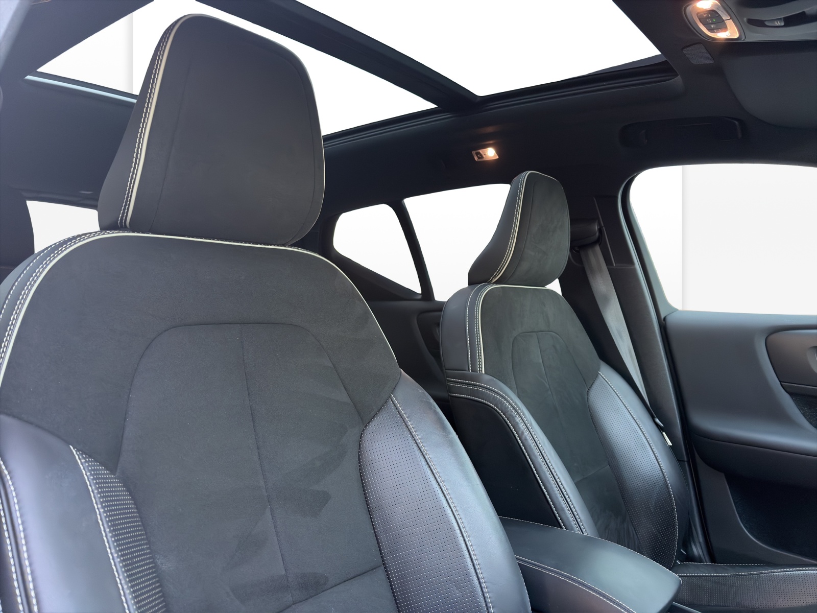 VOLVO XC40 1.5 T5 PiH R-Design-image-17