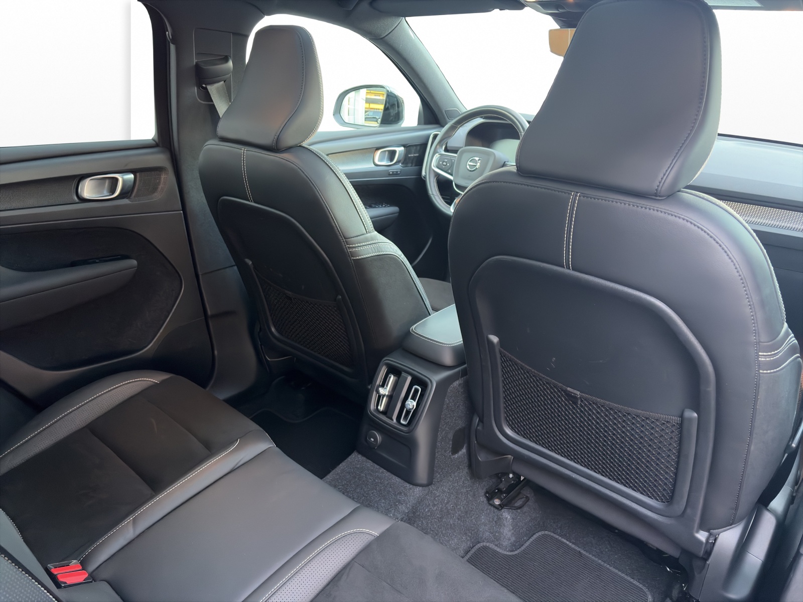 VOLVO XC40 1.5 T5 PiH R-Design-image-18