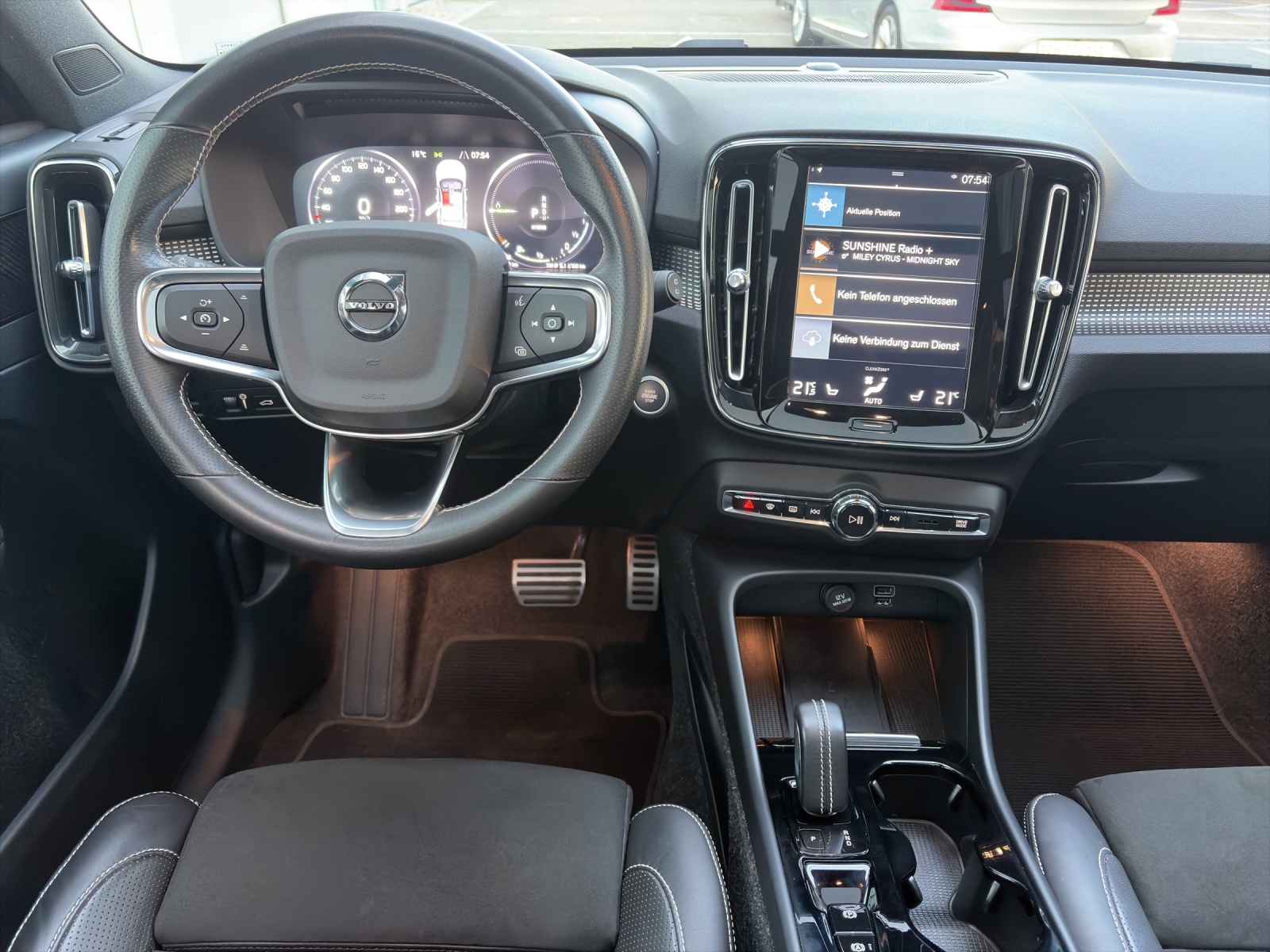 VOLVO XC40 1.5 T5 PiH R-Design-image-13