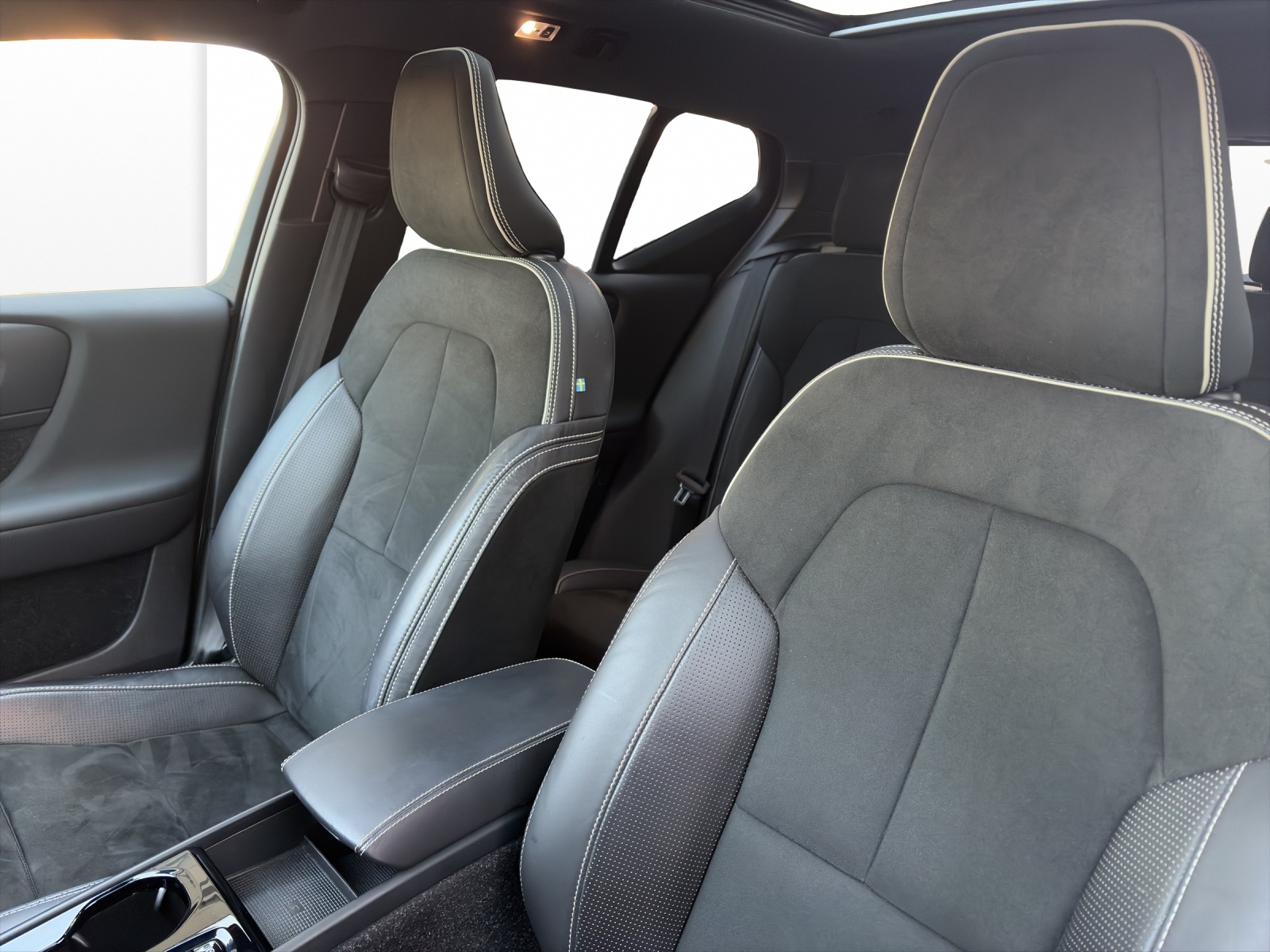 VOLVO XC40 1.5 T5 PiH R-Design-image-16