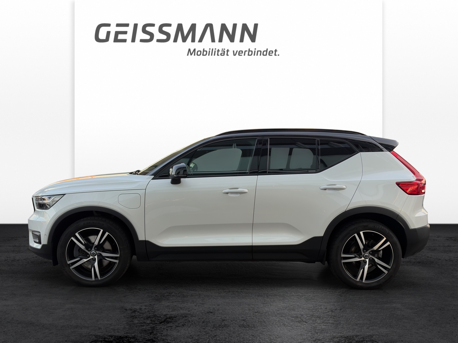 VOLVO XC40 1.5 T5 PiH R-Design-image-2