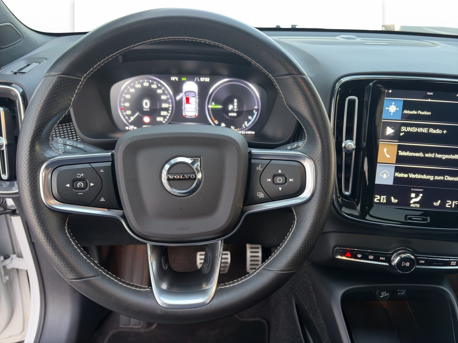 VOLVO XC40 1.5 T5 PiH R-Design-image-9