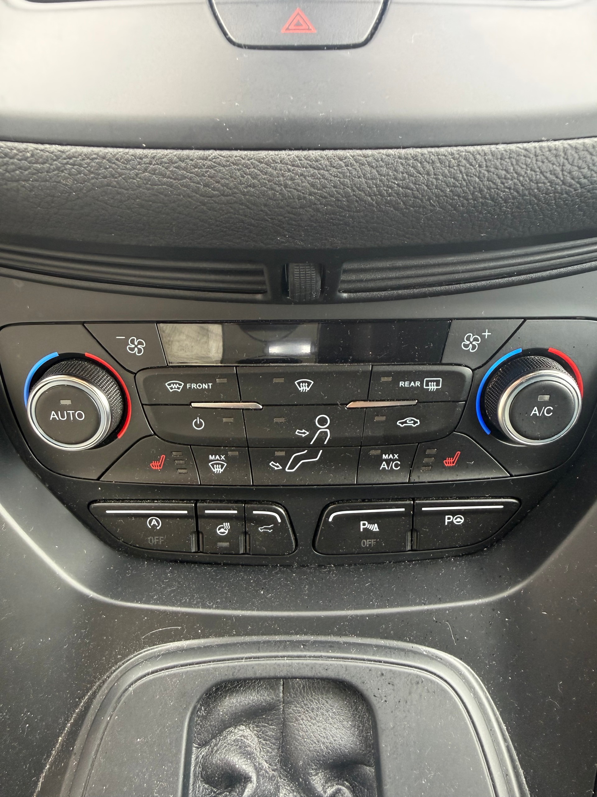 FORD Kuga 2.0 TDCi ST Line High 4WD PowerShift-image-20