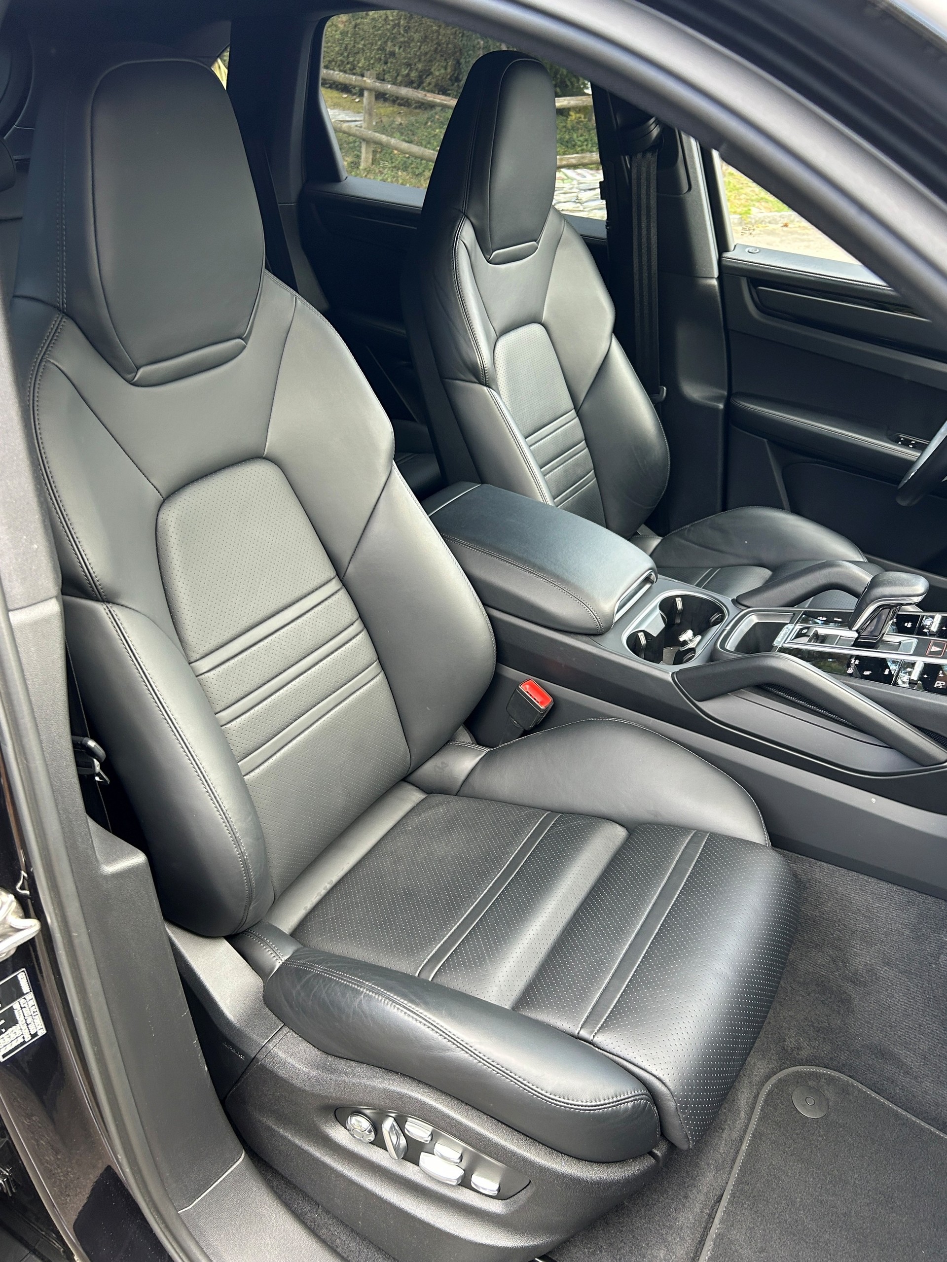 PORSCHE CAYENNE S-image-10