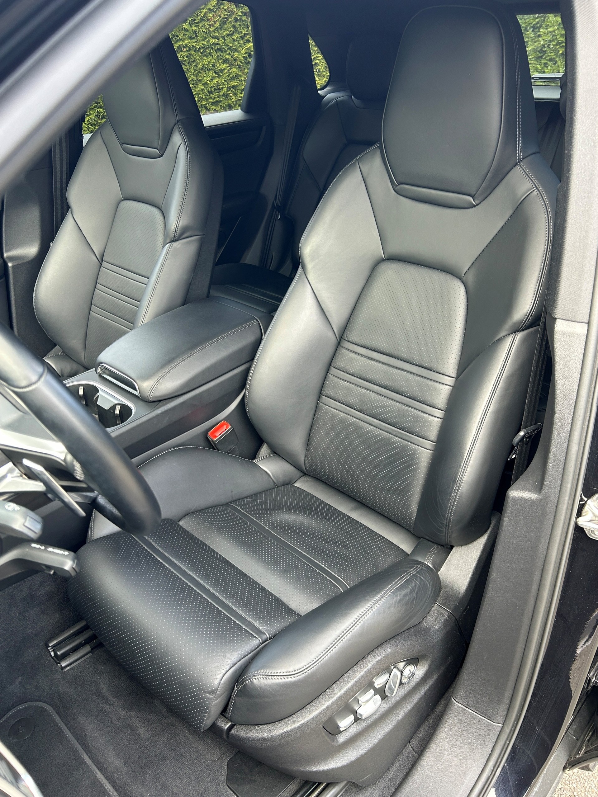 PORSCHE CAYENNE S-image-9
