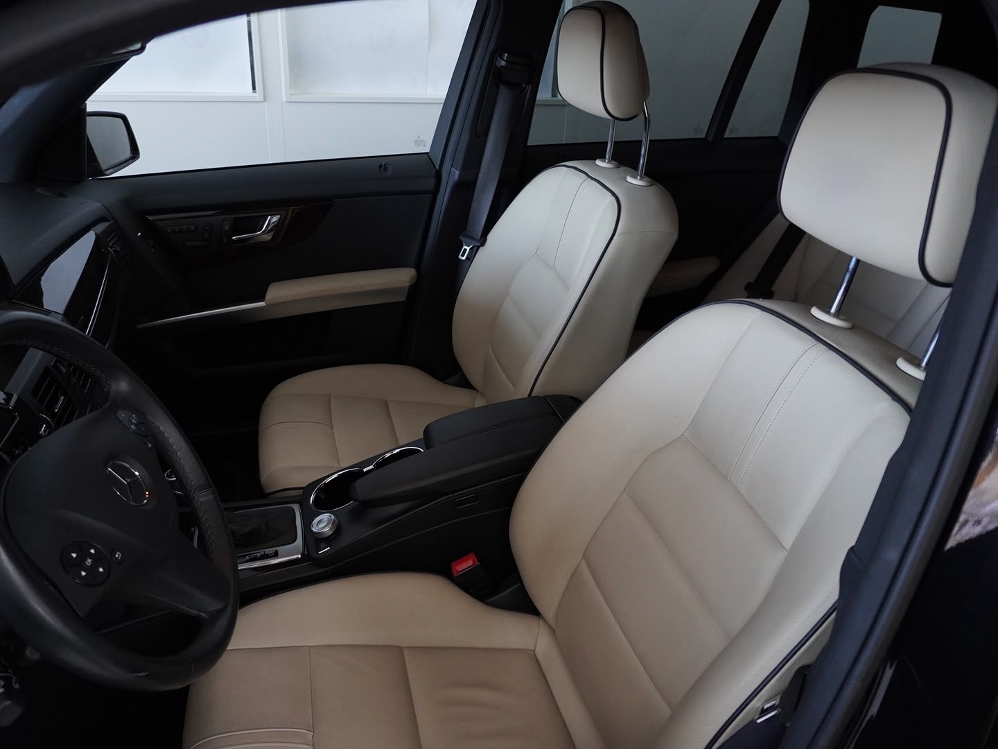 MERCEDES-BENZ GLK 350 4Matic 7G-Tronic-showroom-element-3
