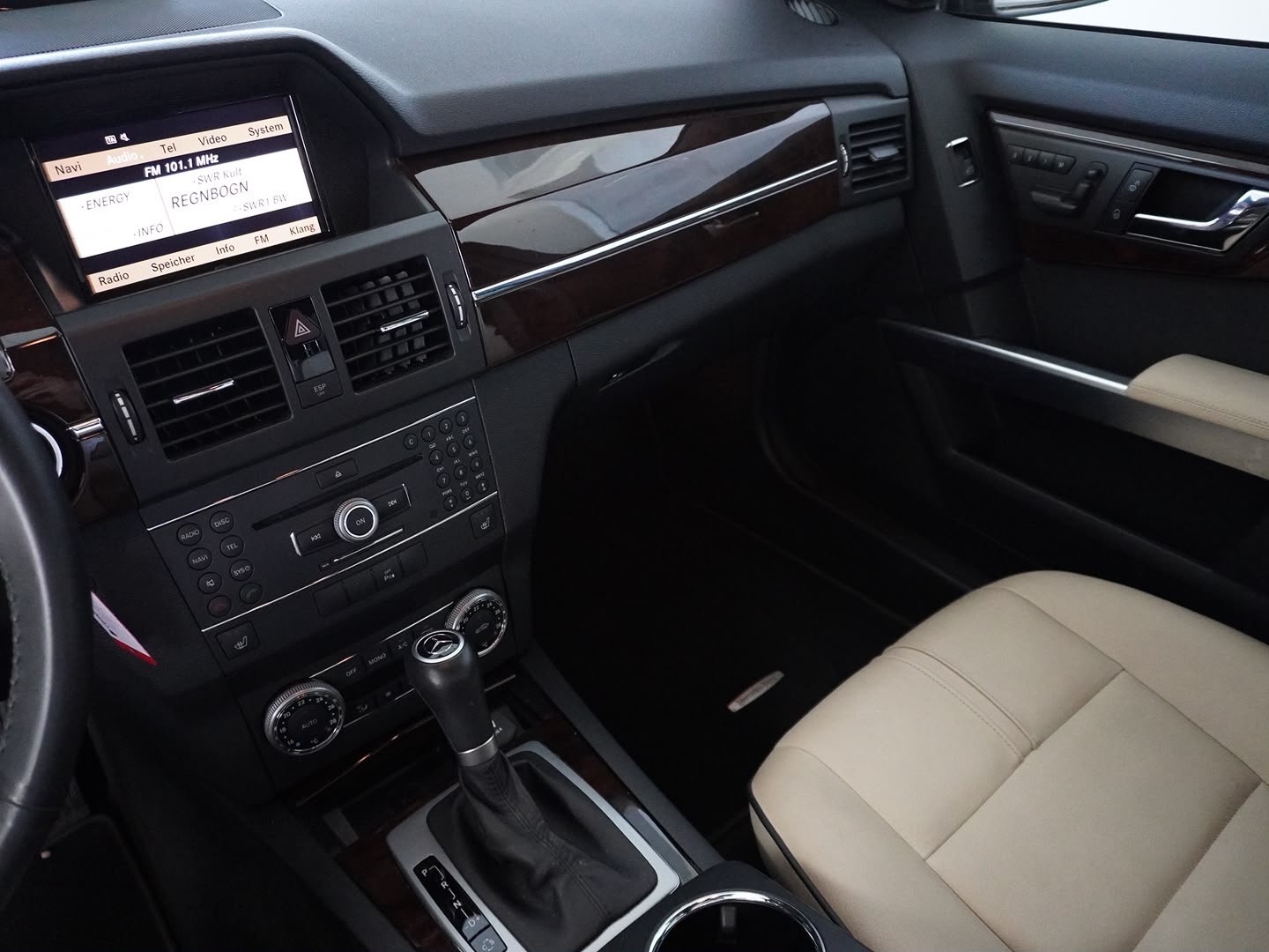 MERCEDES-BENZ GLK 350 4Matic 7G-Tronic-showroom-element-2